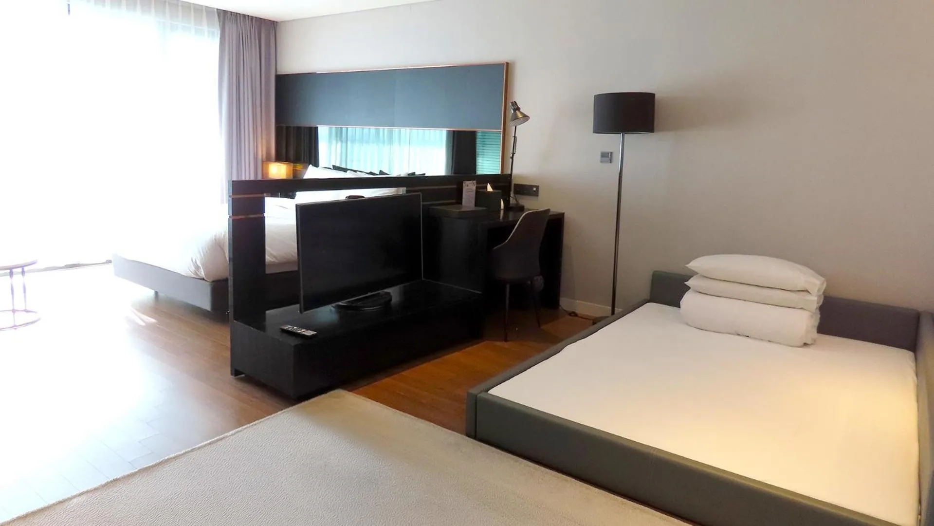 Bed in Hotel Marinabay Seoul