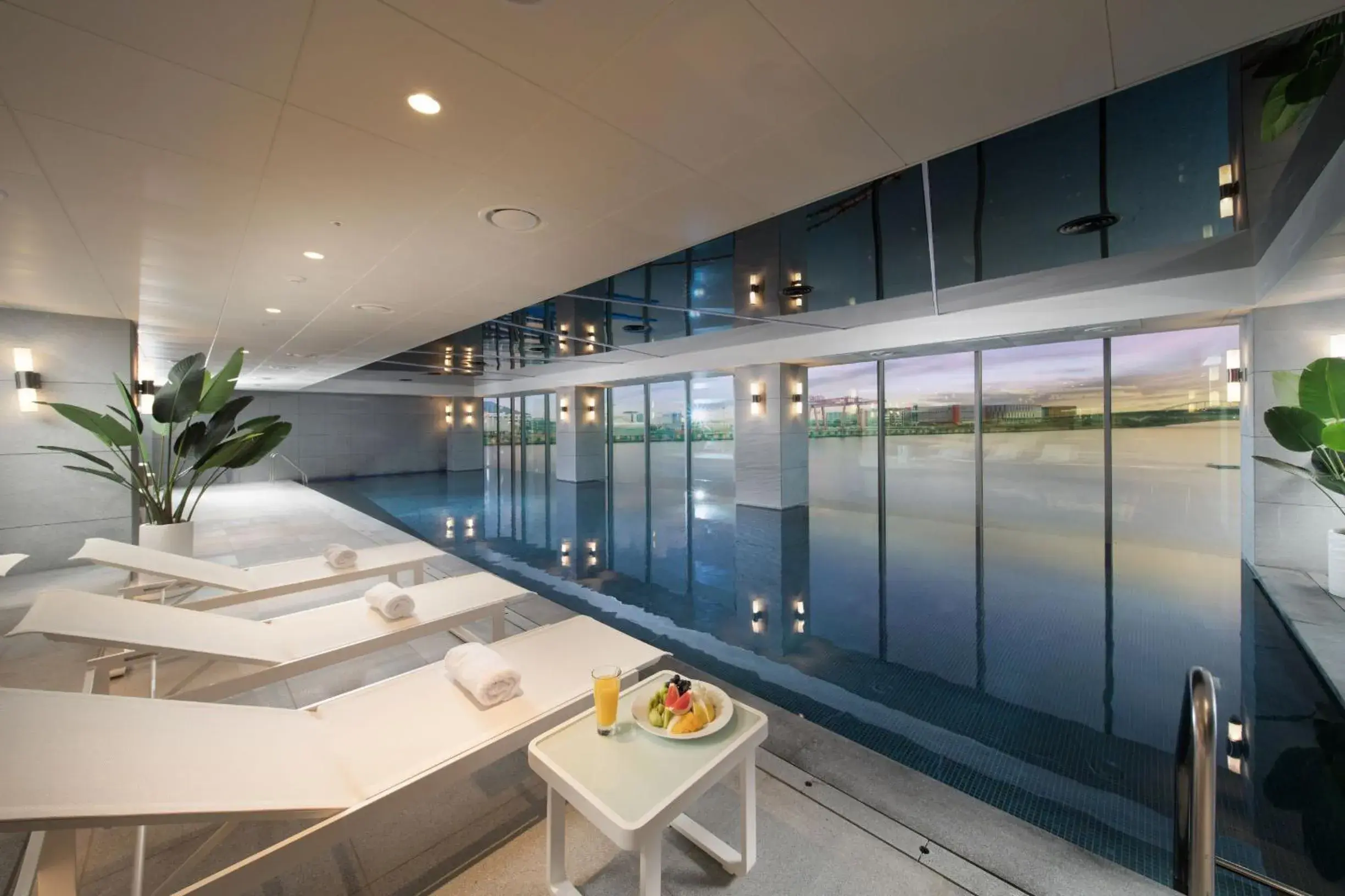 Swimming pool in Hotel Marinabay Seoul Swimming pool in Hotel Marinabay Seoul