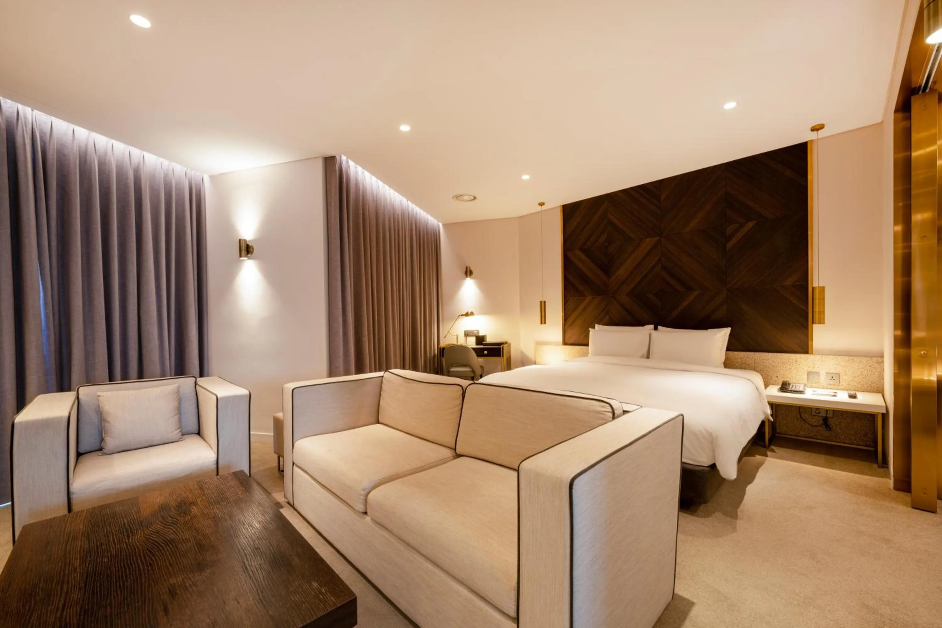 Bed in Hotel Marinabay Seoul