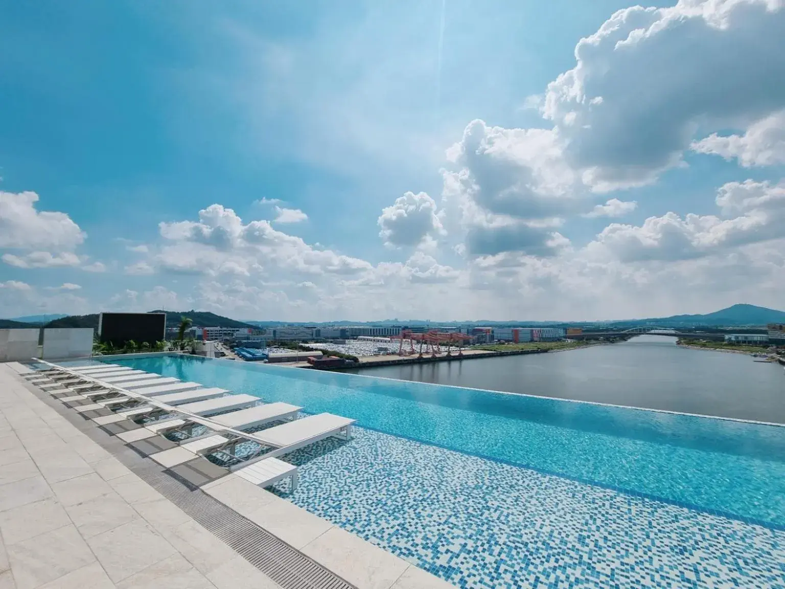 Pool view in Hotel Marinabay Seoul Pool view in Hotel Marinabay Seoul