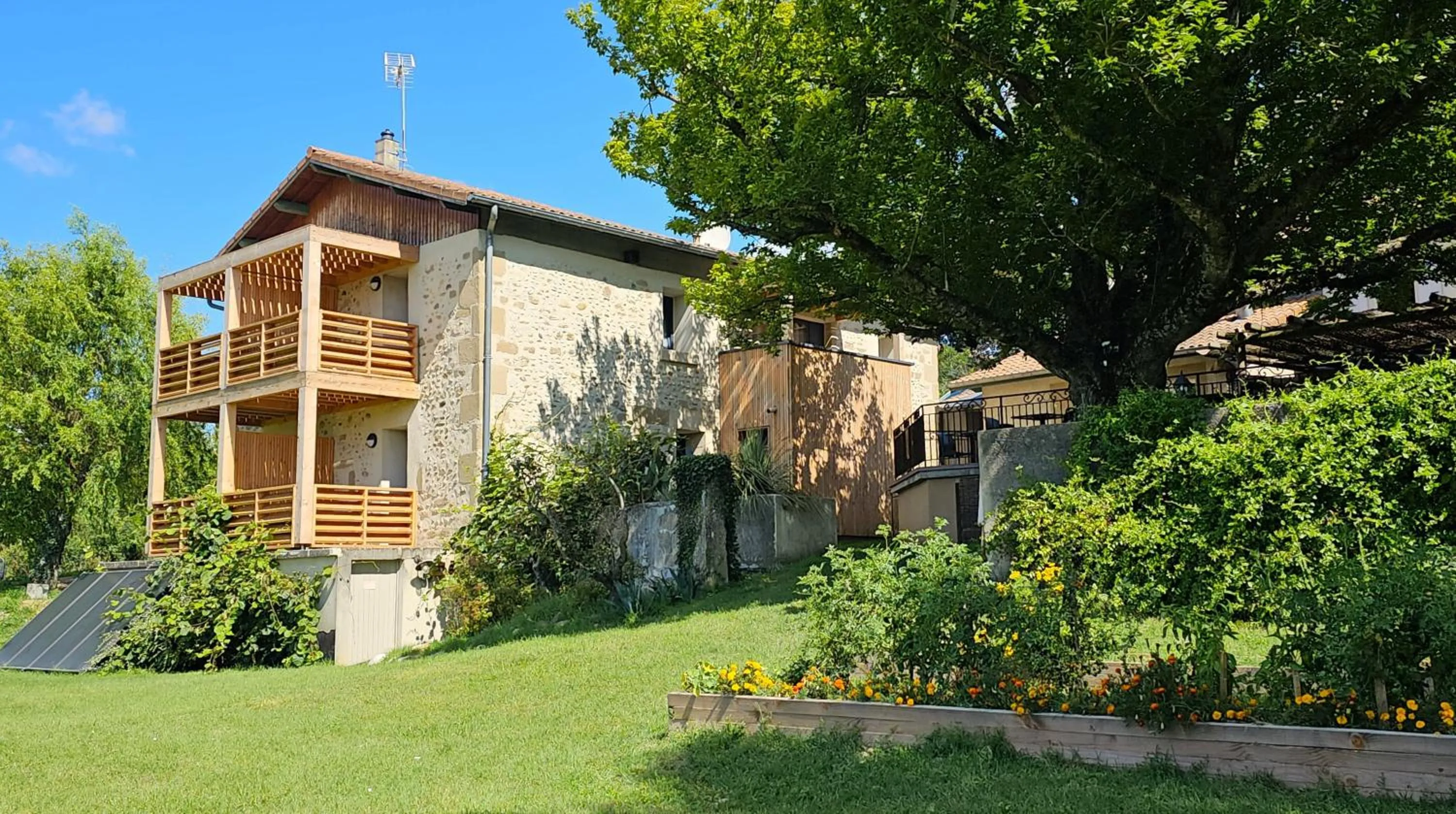 Property building in Logis Hôtel Les Vieilles Granges