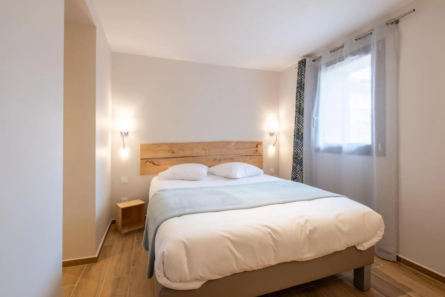 Bed in Logis Hôtel Les Vieilles Granges