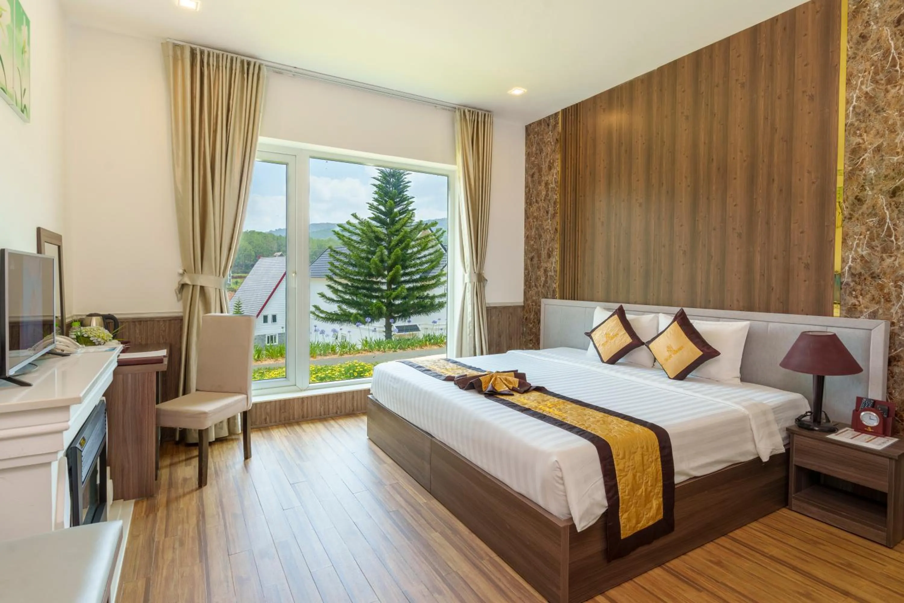 Bed in Dalat Wonder Resort