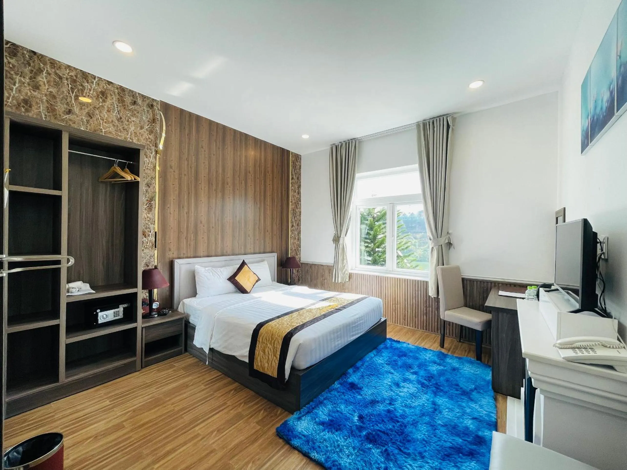 Superior Queen Room in Dalat Wonder Resort