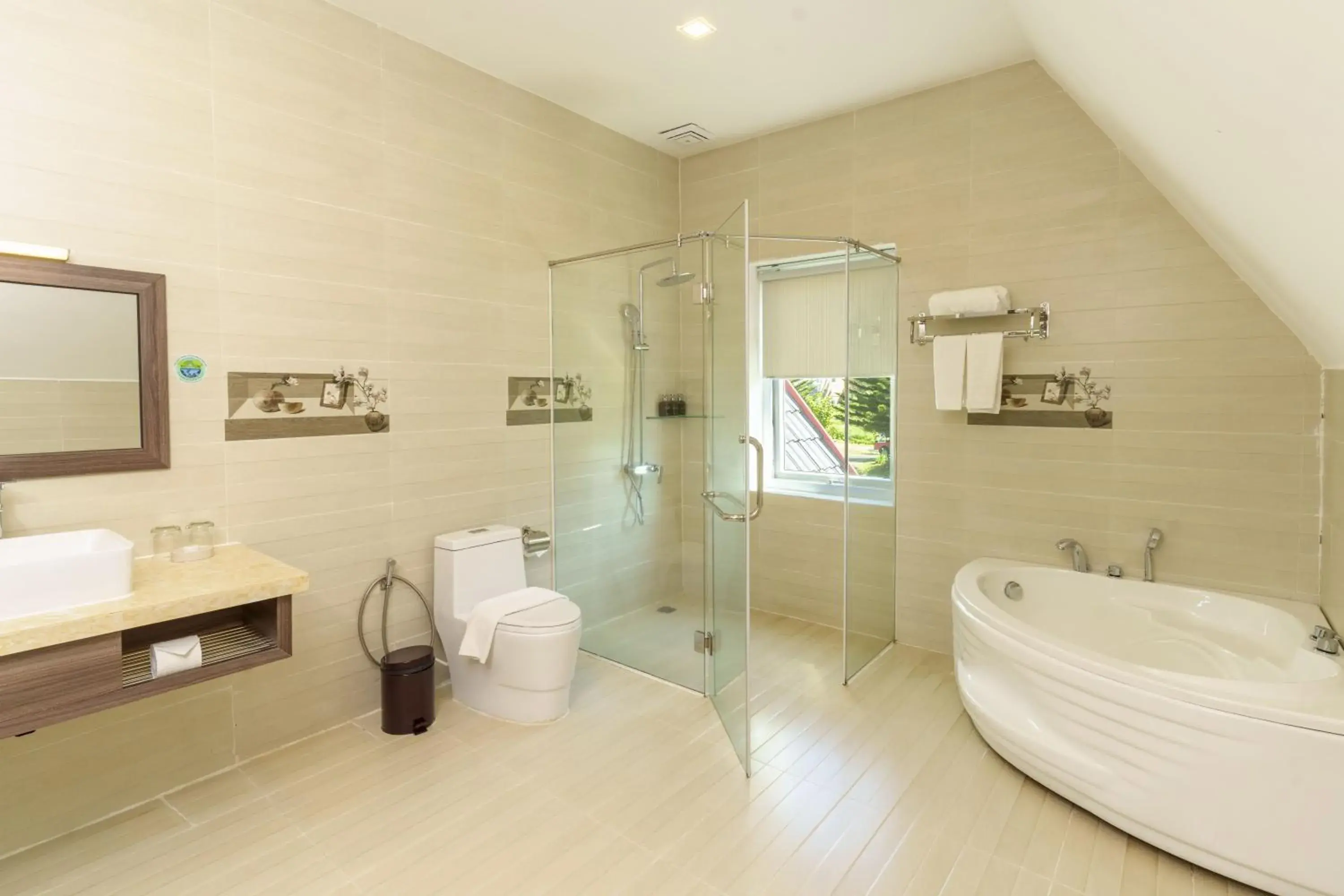 Premier Twin Room with Lake View in Dalat Wonder Resort Premier Twin Room with Lake View in Dalat Wonder Resort