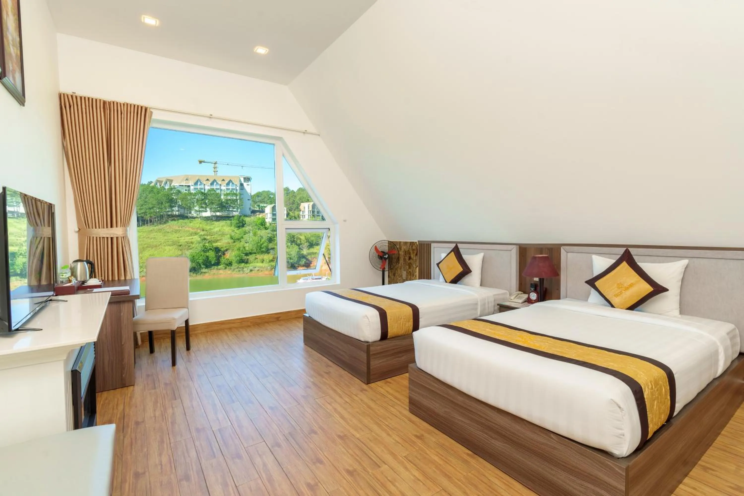 Photo of the whole room, Bed in Dalat Wonder Resort