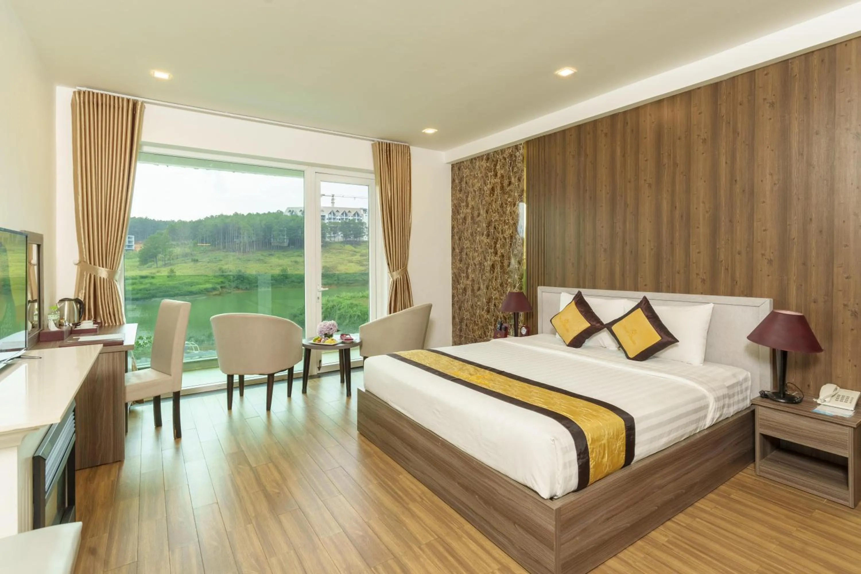 Deluxe Double Room in Dalat Wonder Resort
