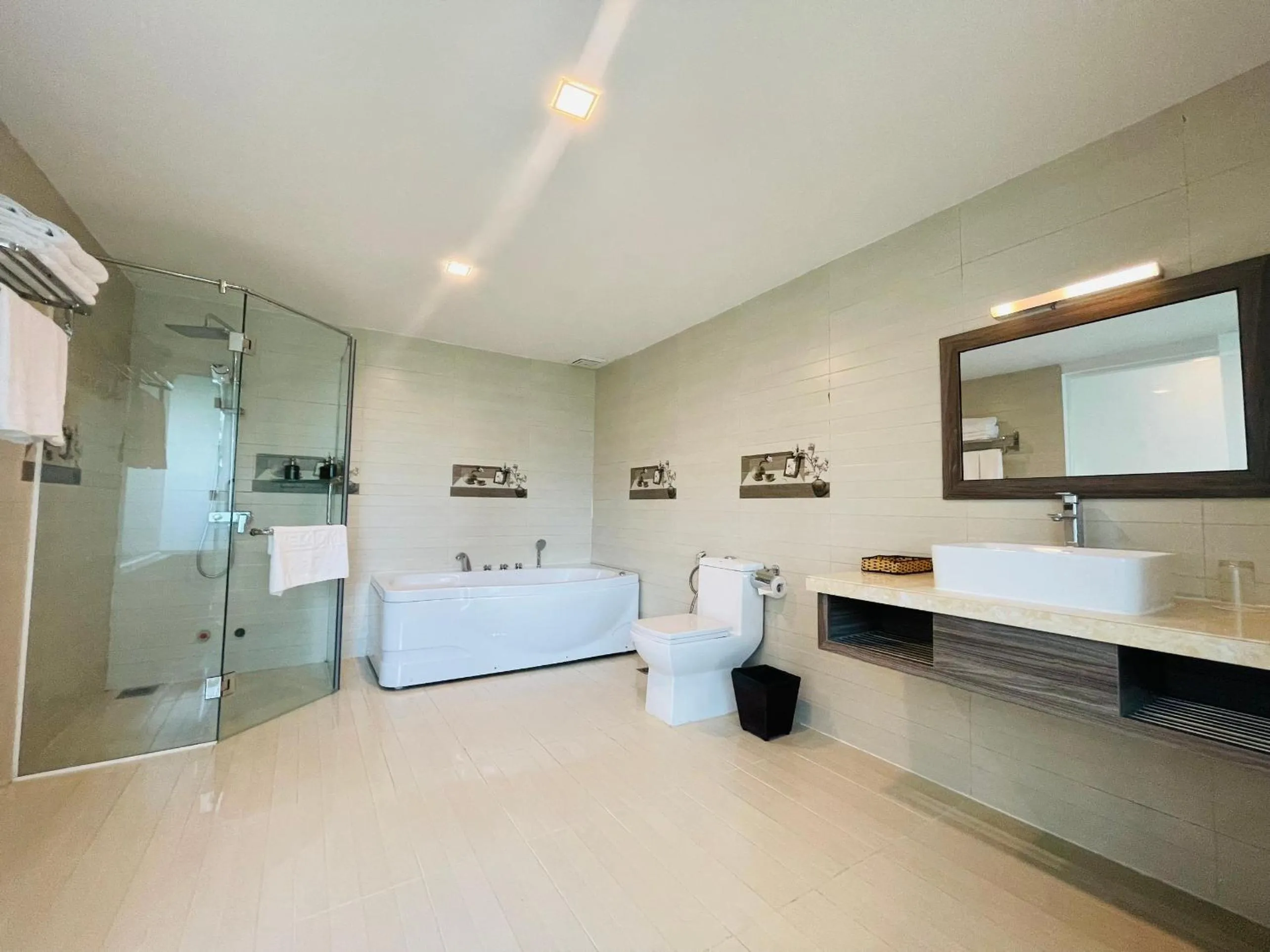 Shower, Bed in Dalat Wonder Resort