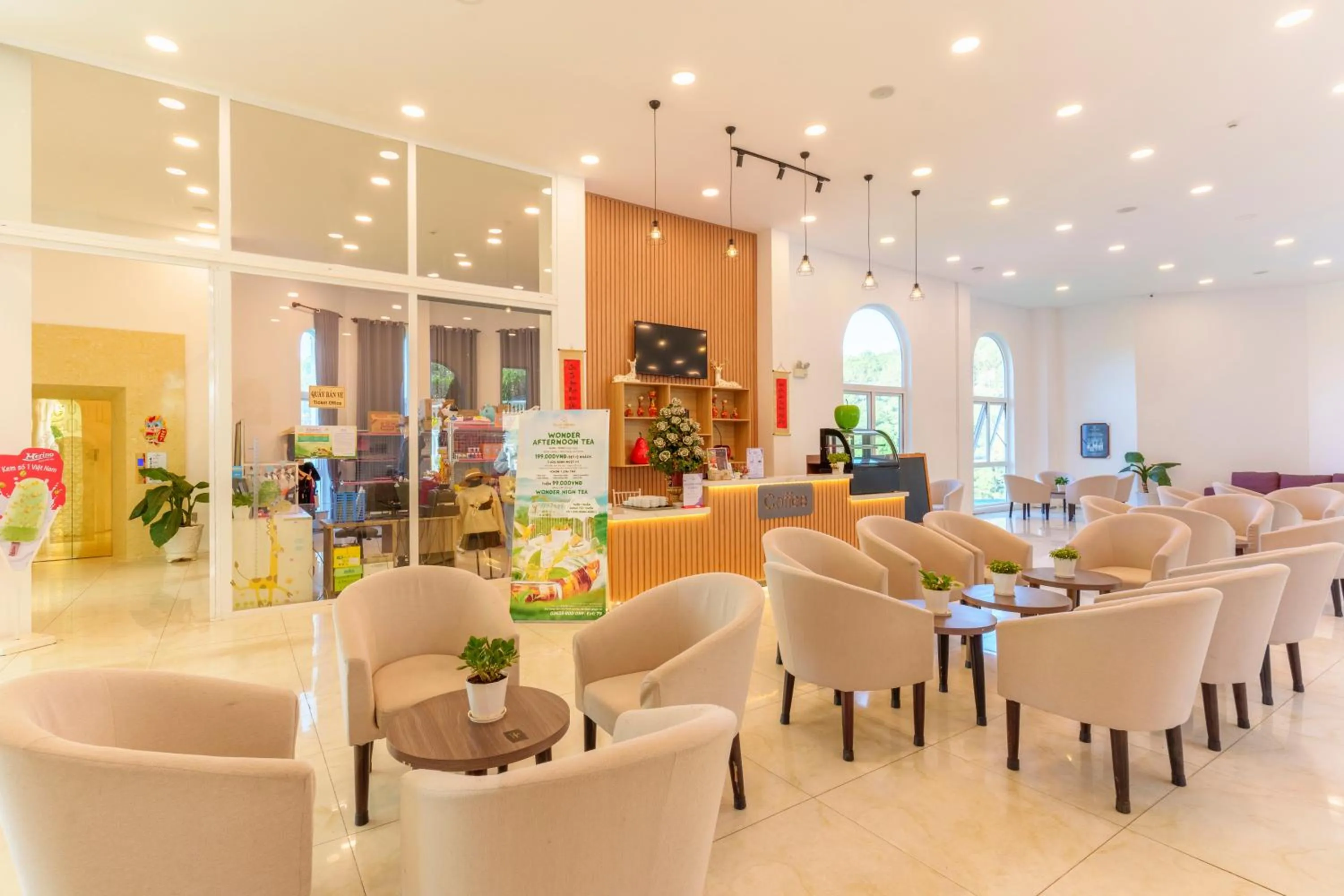 Supermarket/grocery shop in Dalat Wonder Resort