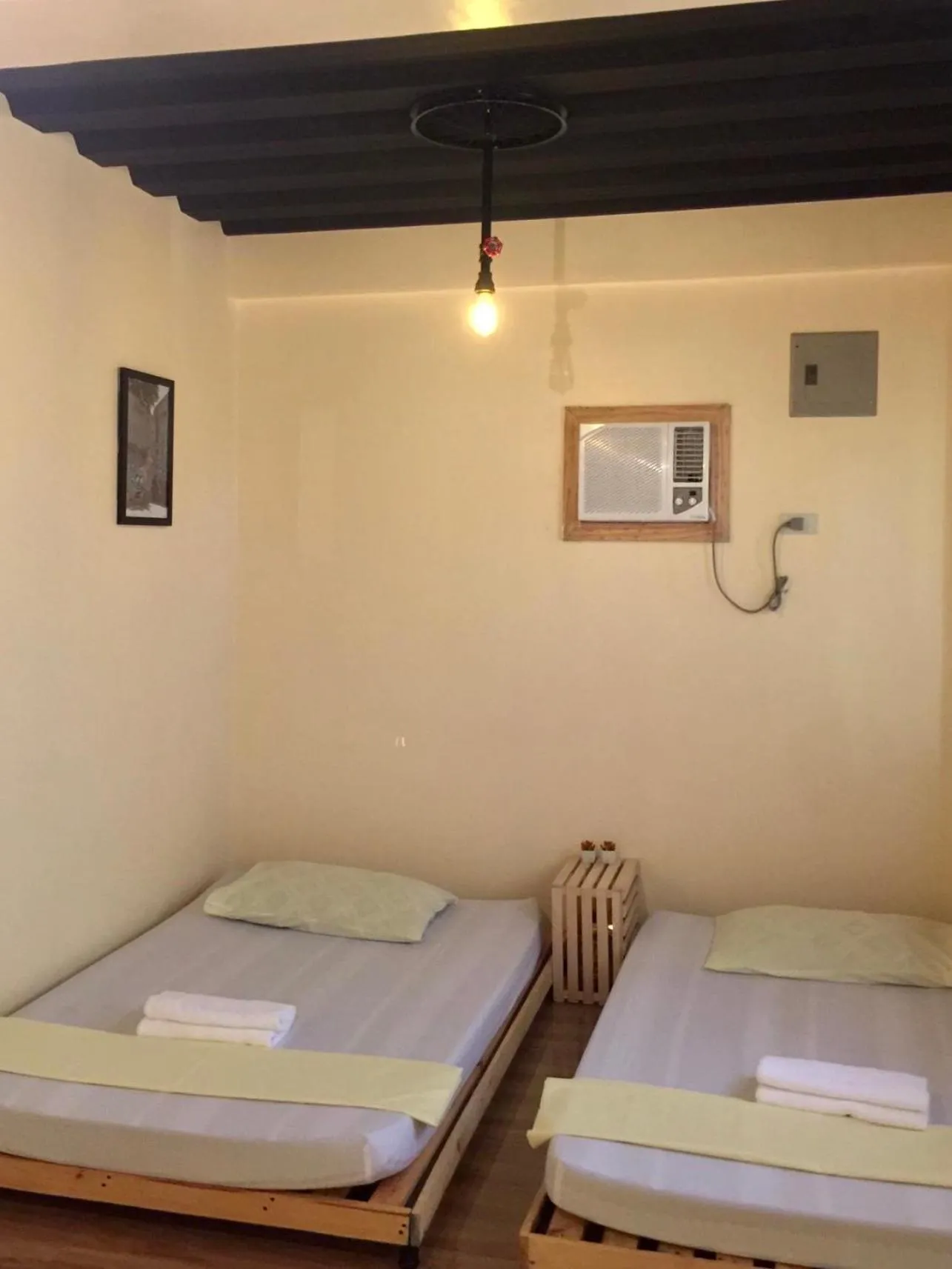 Bedroom, Bed in Location One Eighty