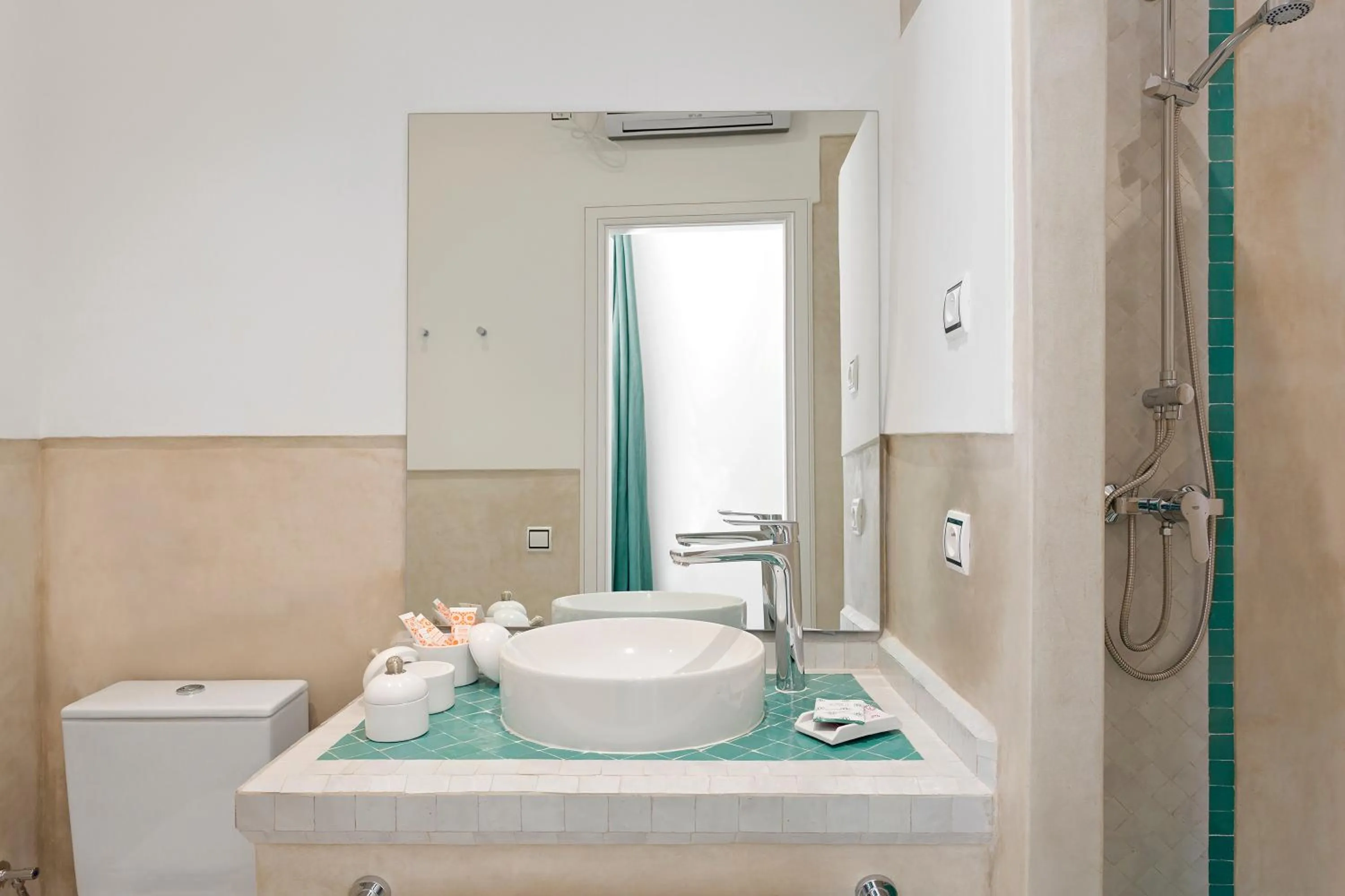 Shower in Riad Mirage