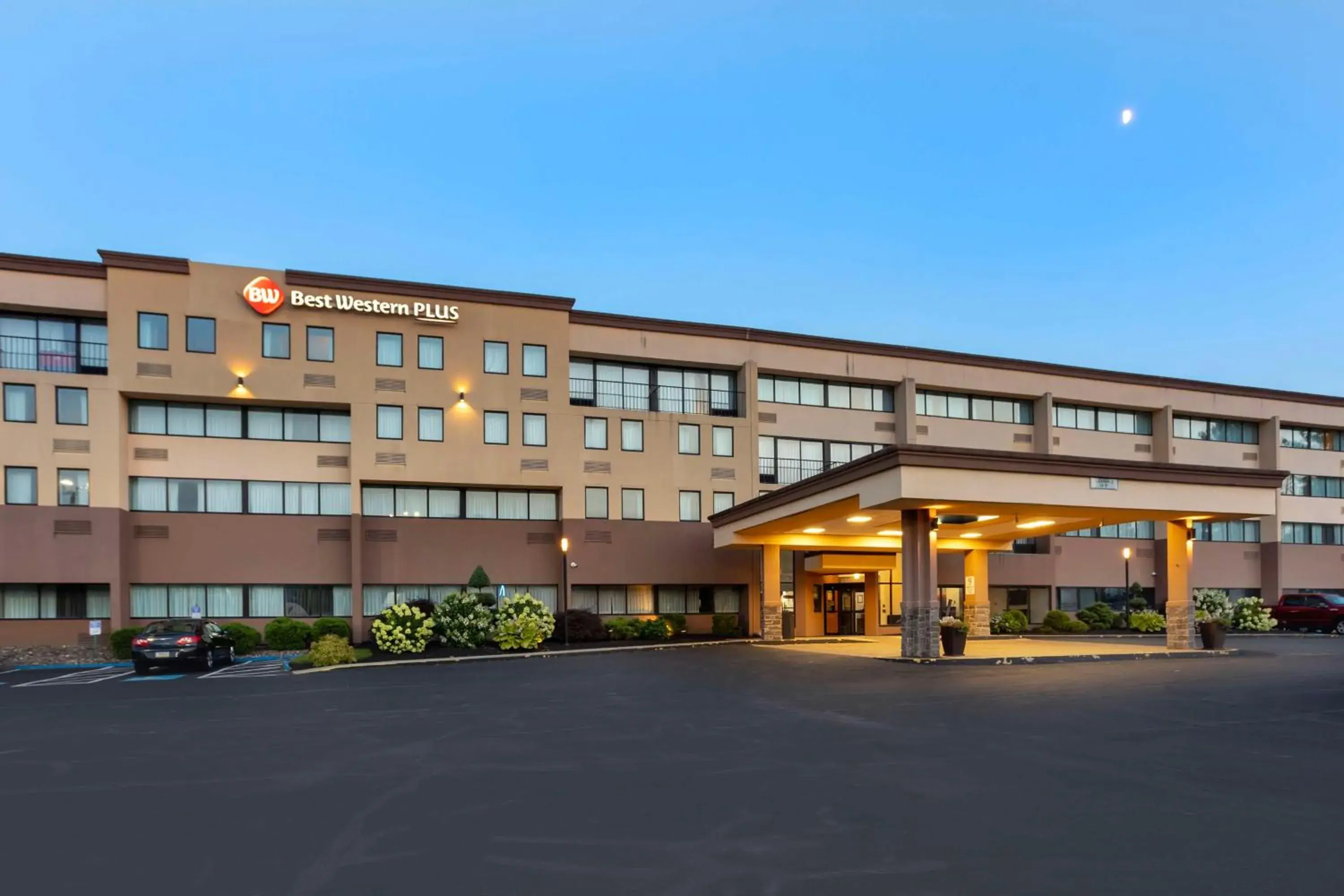 Property building in Best Western Plus Reading Inn & Suites Property building in Best Western Plus Reading Inn & Suites