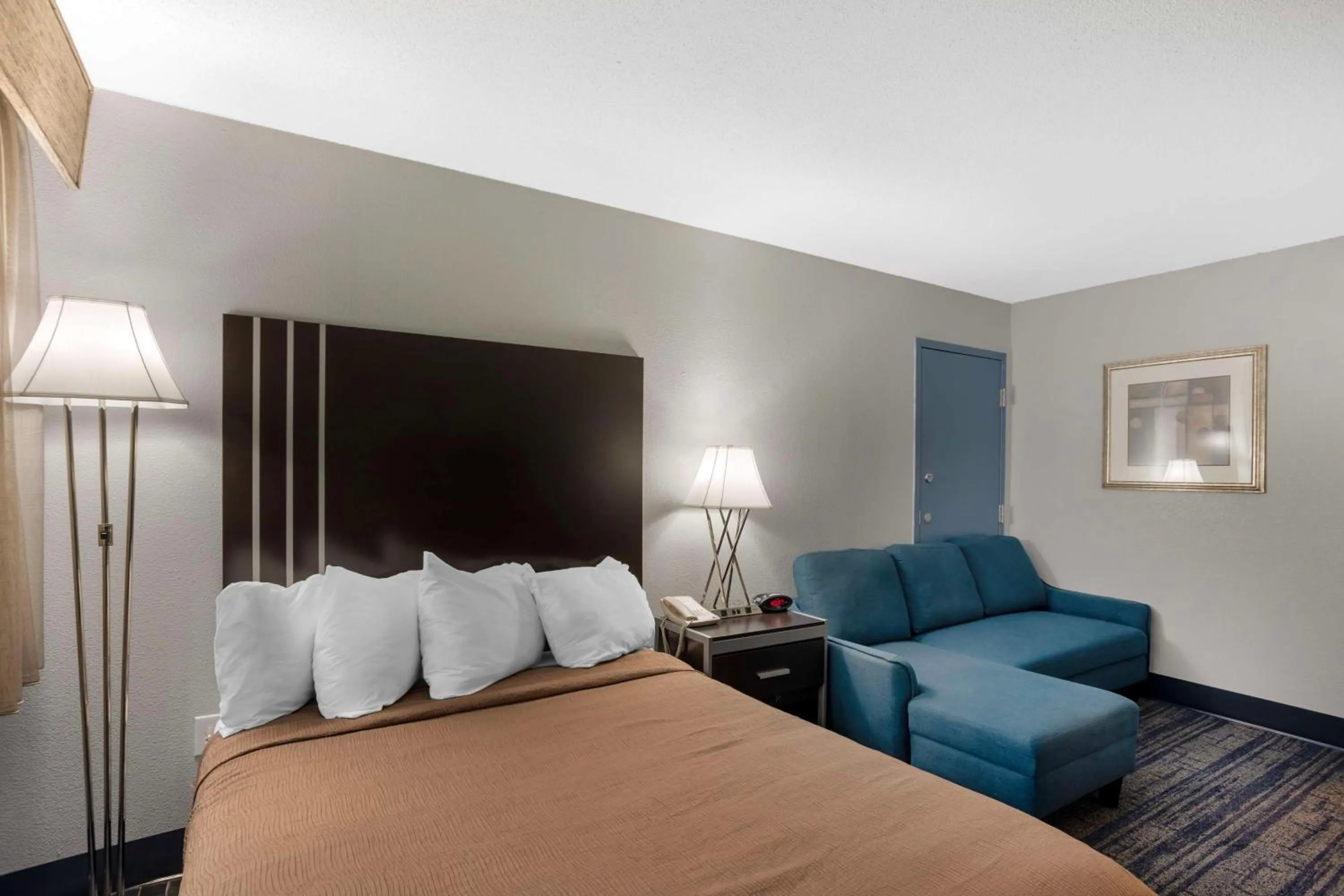 Bedroom, Bed in Best Western Plus Reading Inn & Suites