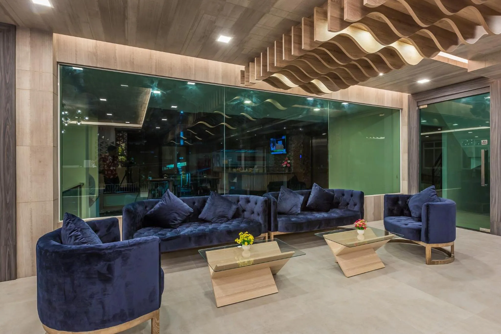 Lobby or reception in Evergreen Suite Hotel