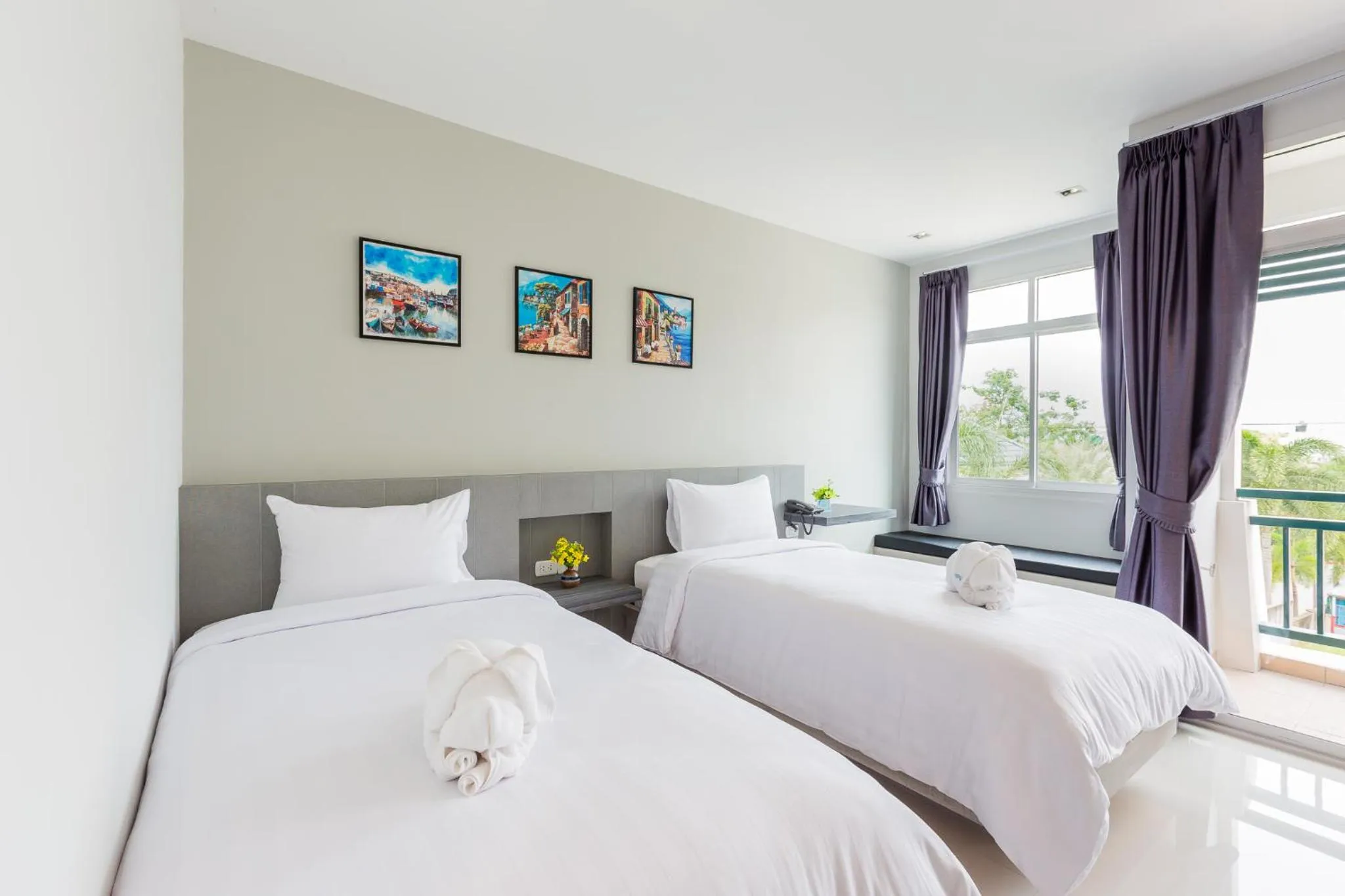 Bedroom, Bed in Evergreen Suite Hotel