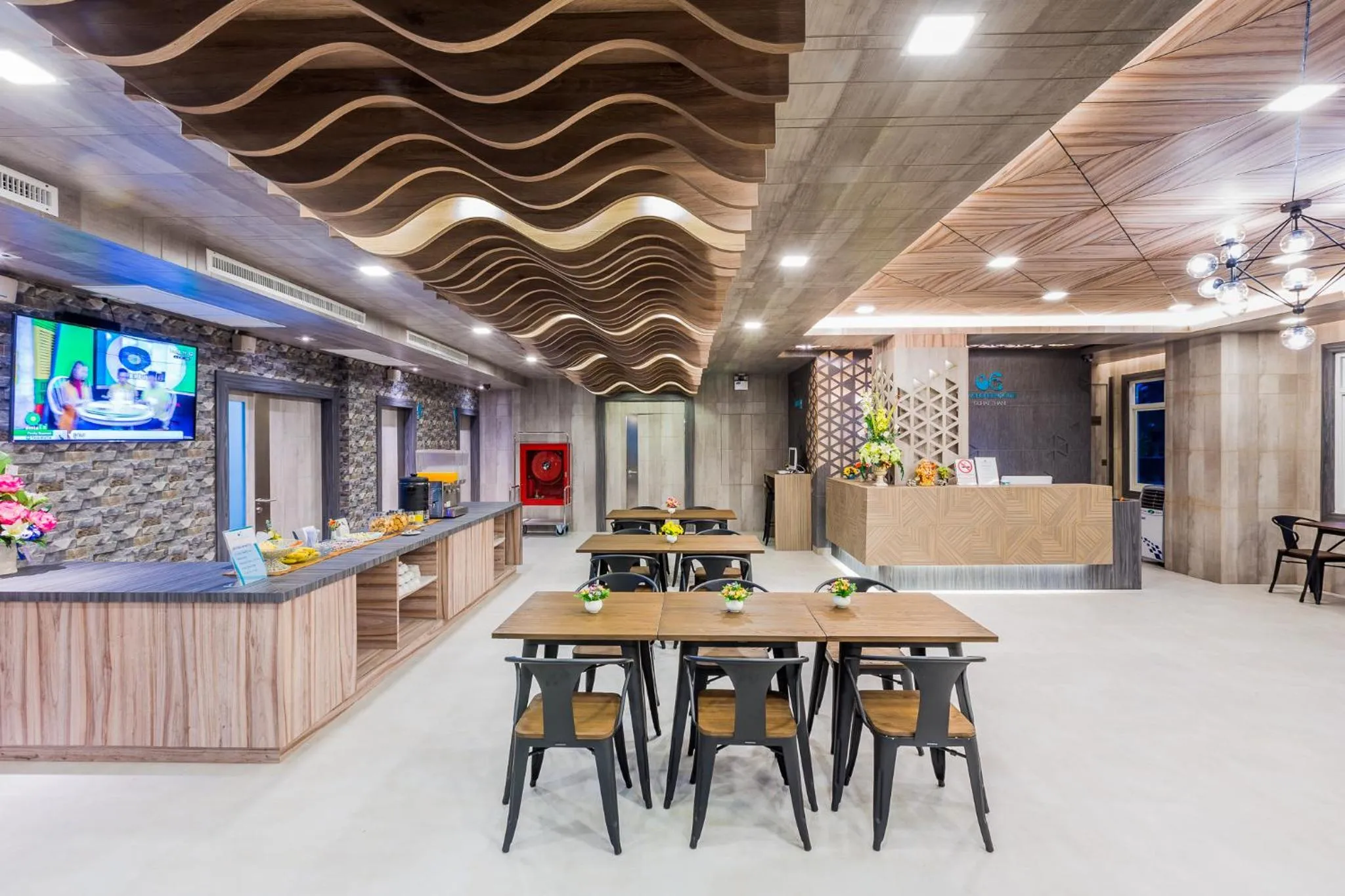 Lobby or reception in Evergreen Suite Hotel