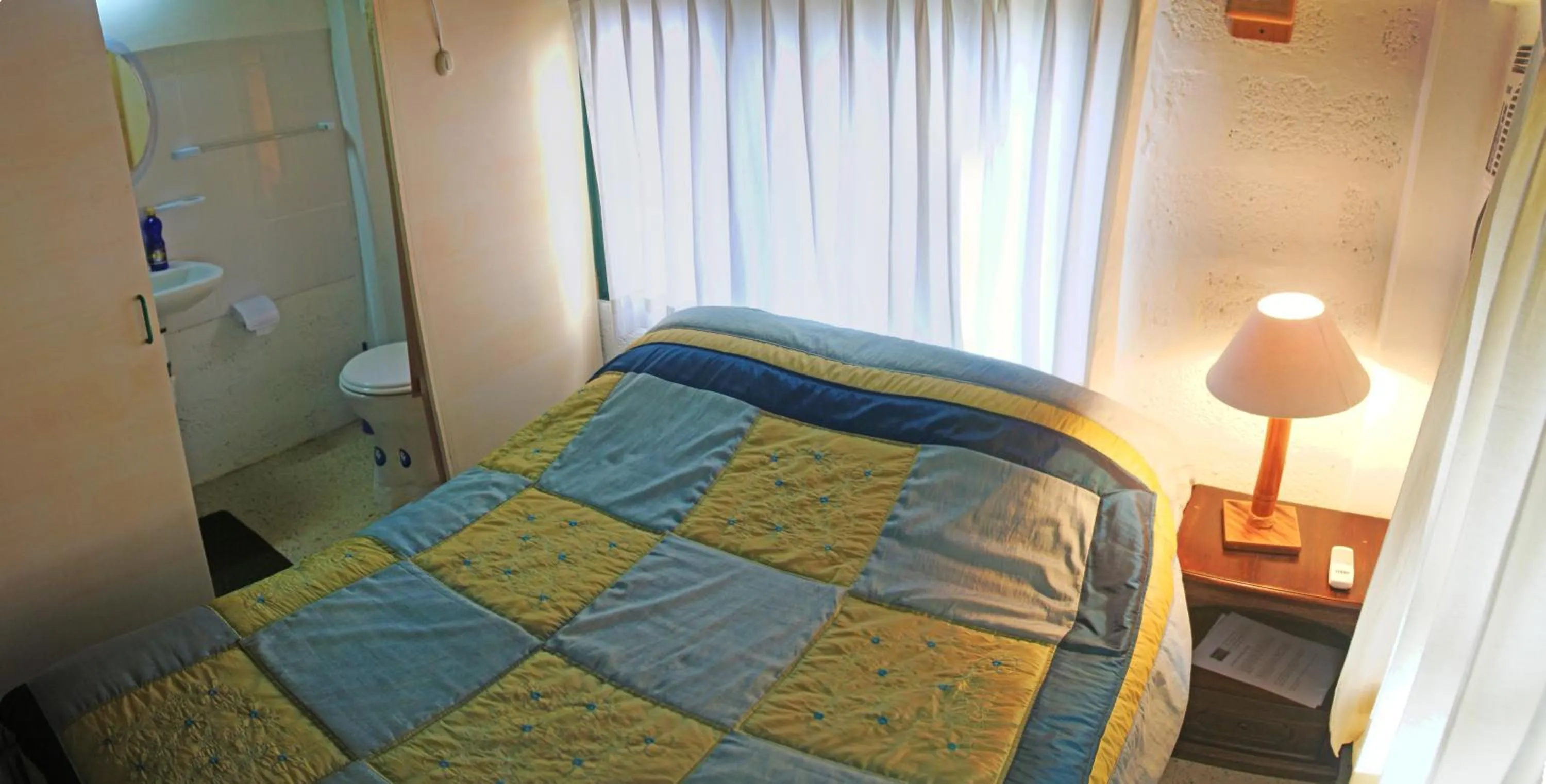 Photo of the whole room, Bed in Galapagos Chalet