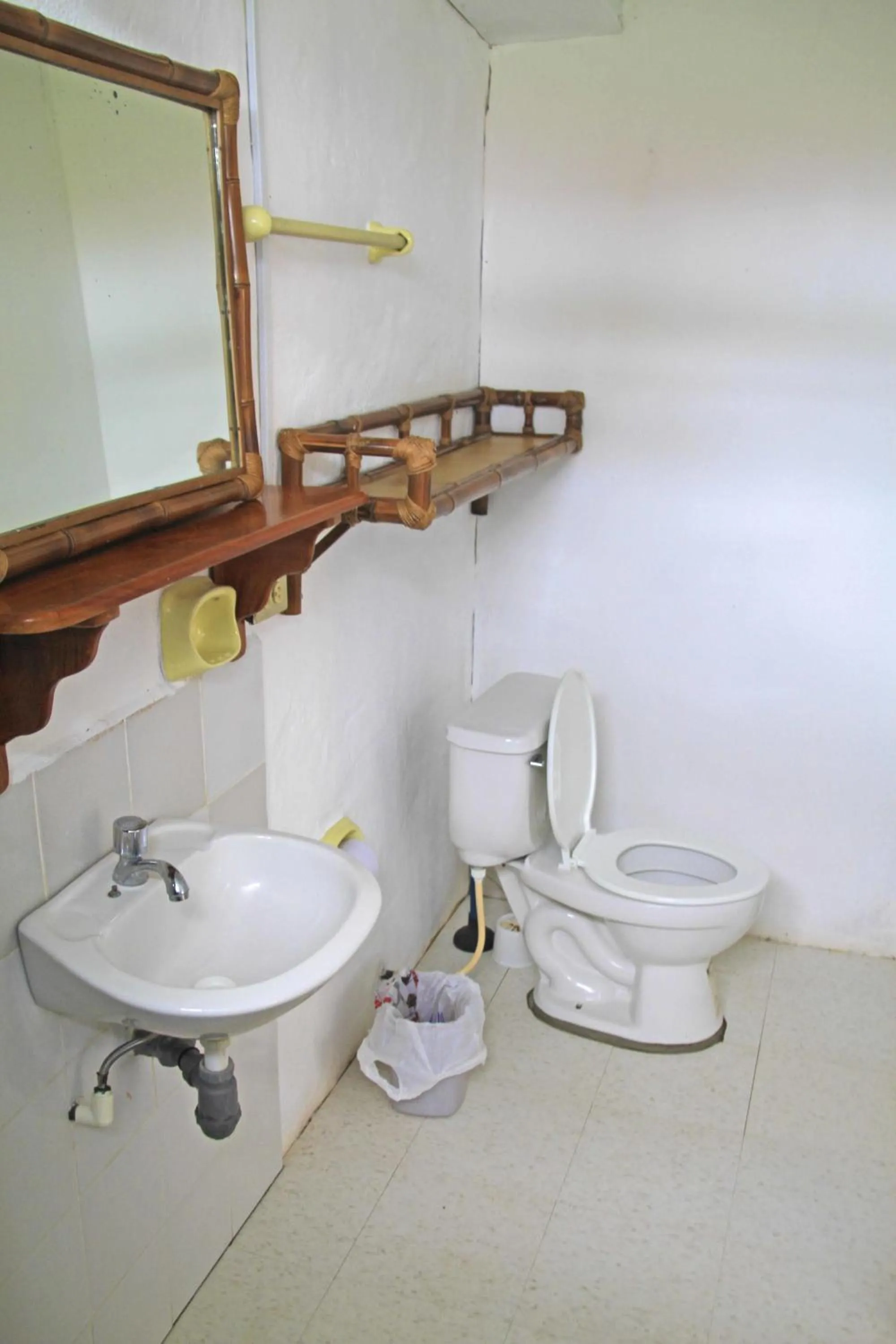 Toilet in Galapagos Chalet