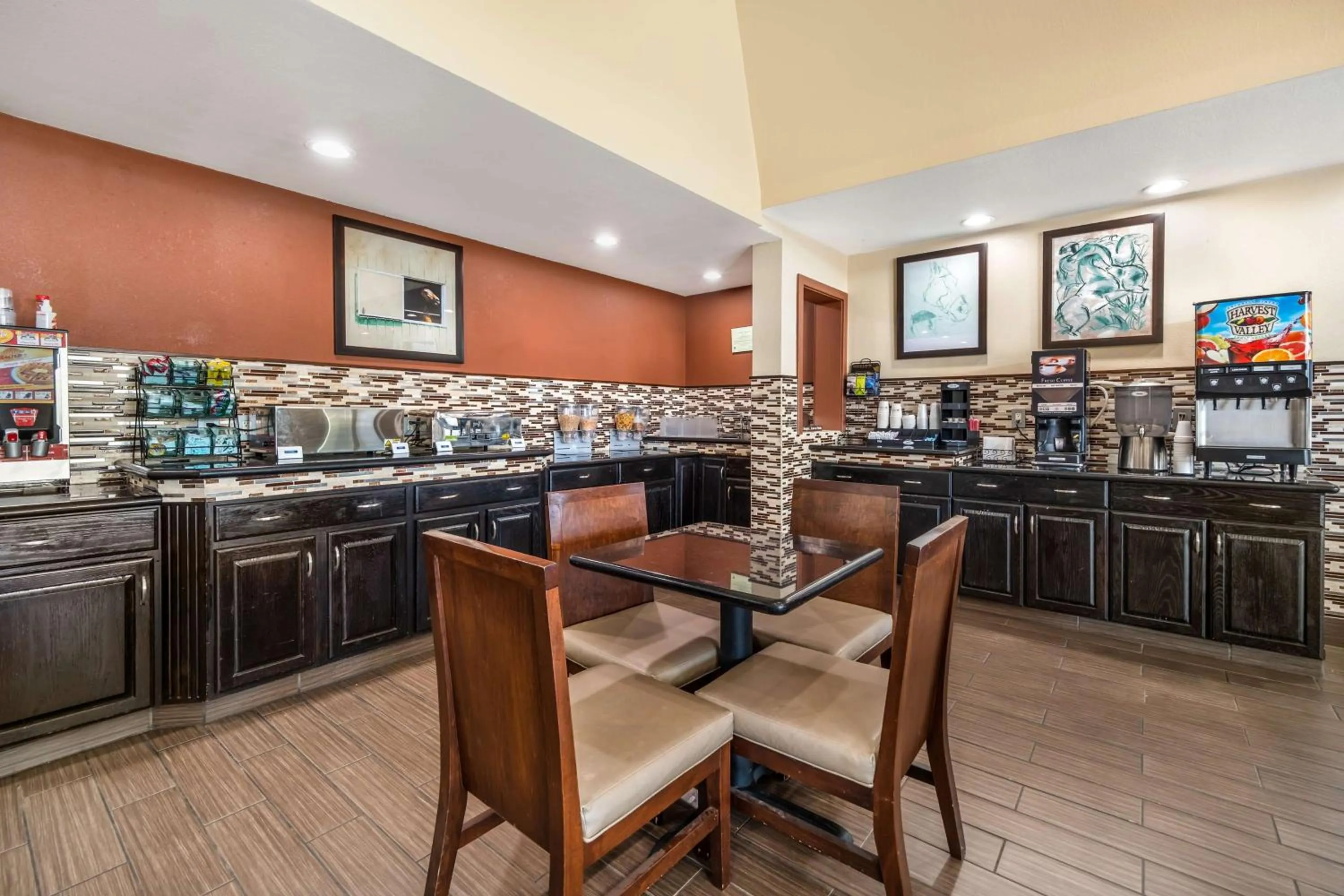 Breakfast in Best Western Green Tree Inn