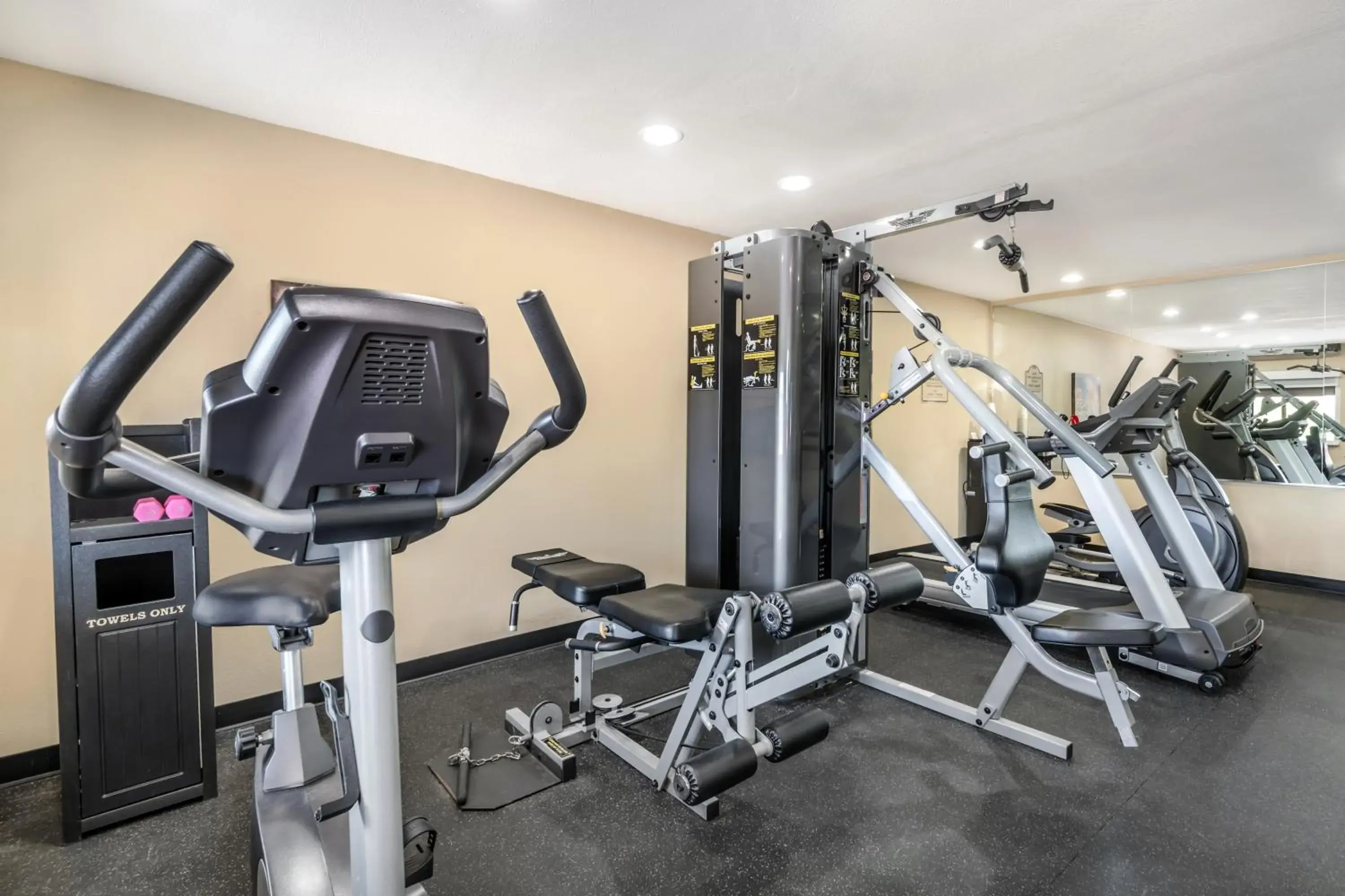 Fitness centre/facilities in Best Western Green Tree Inn Fitness centre/facilities in Best Western Green Tree Inn