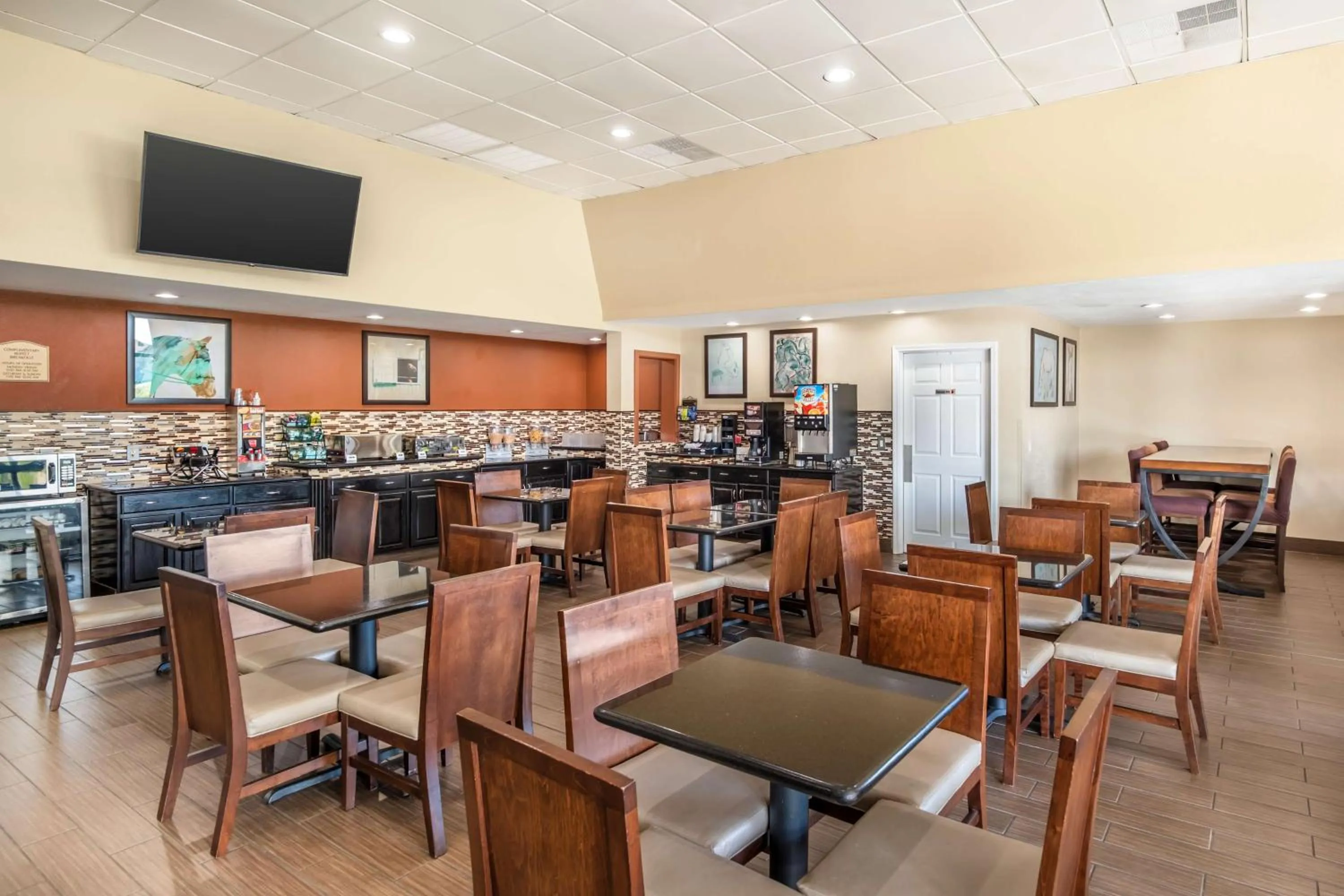 Breakfast in Best Western Green Tree Inn