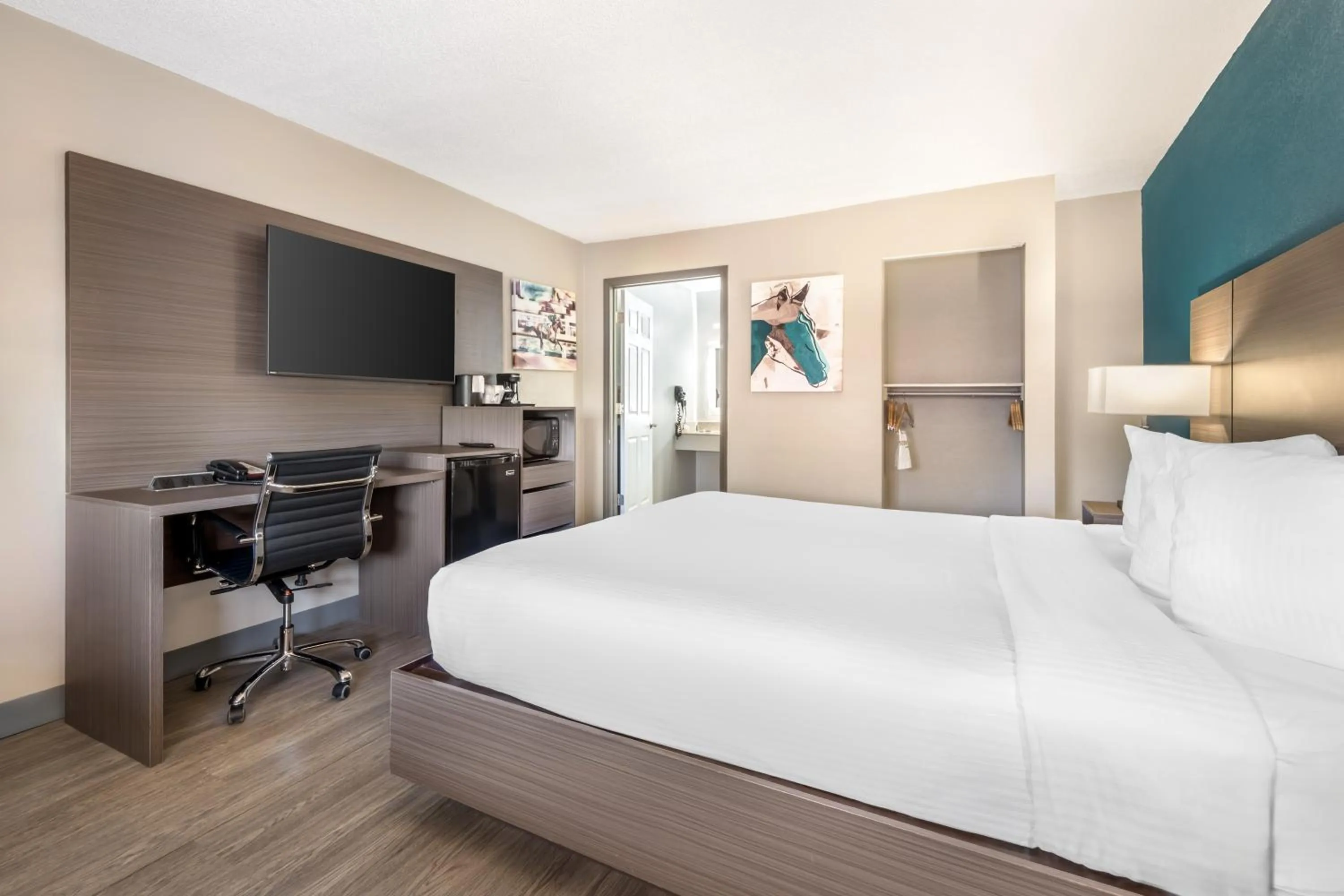 Bedroom, Bed in Best Western Green Tree Inn