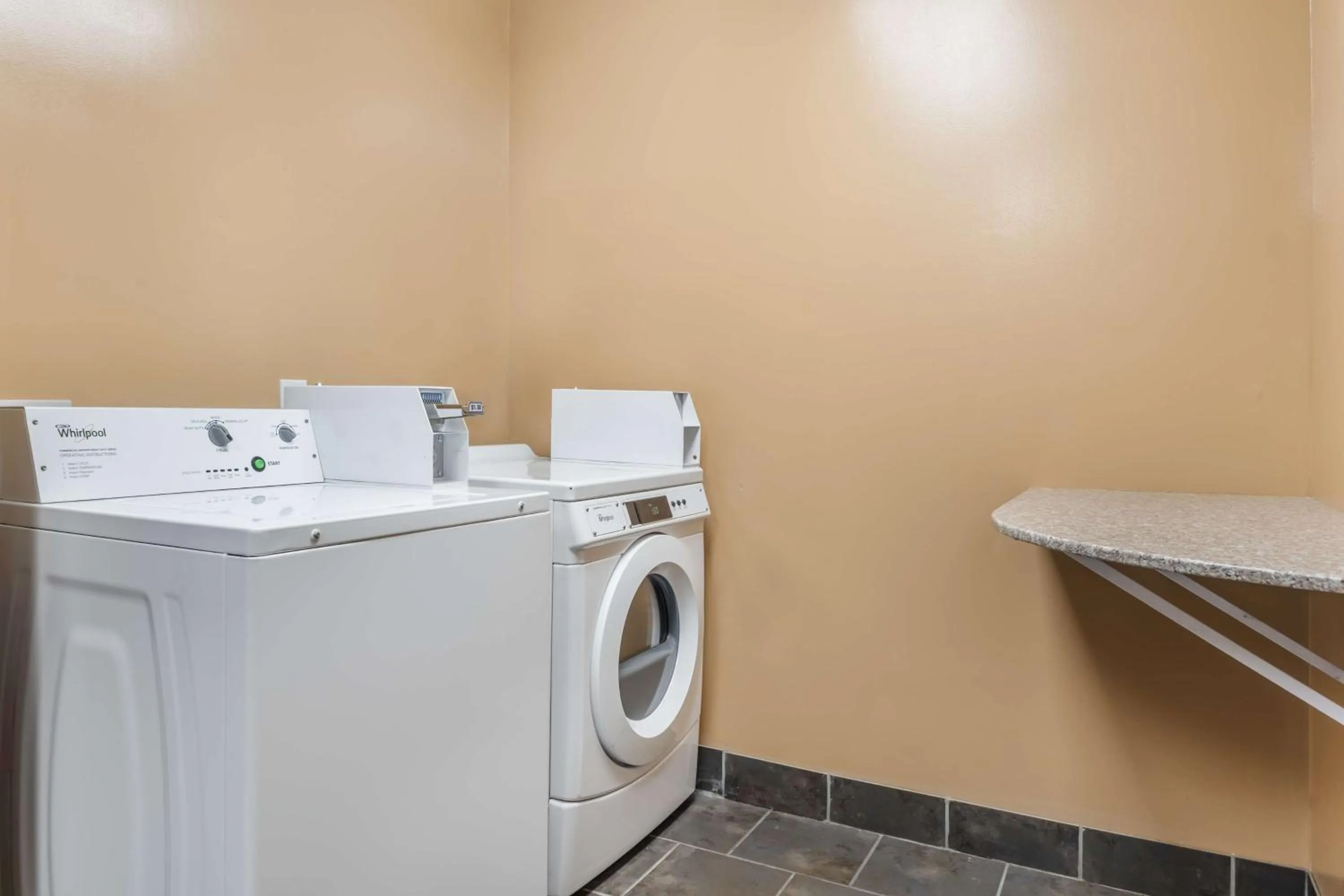 laundry in Best Western Green Tree Inn