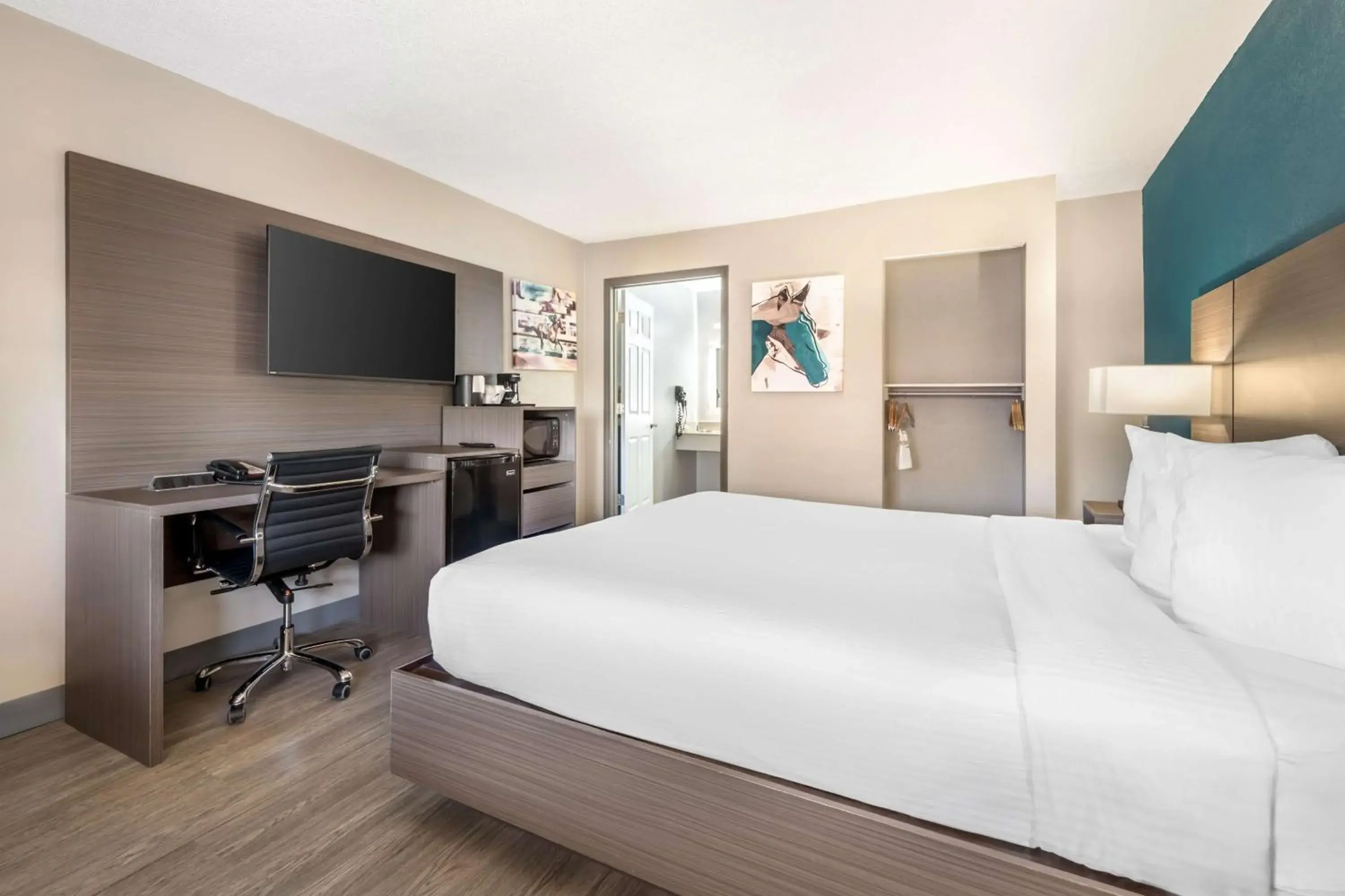 Bedroom, Bed in Best Western Green Tree Inn Bedroom, Bed in Best Western Green Tree Inn