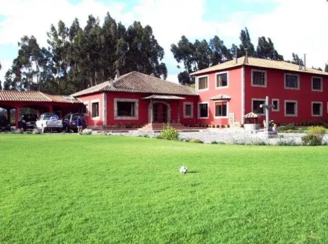 Facade/entrance in Hacienda Hato Verde Facade/entrance in Hacienda Hato Verde