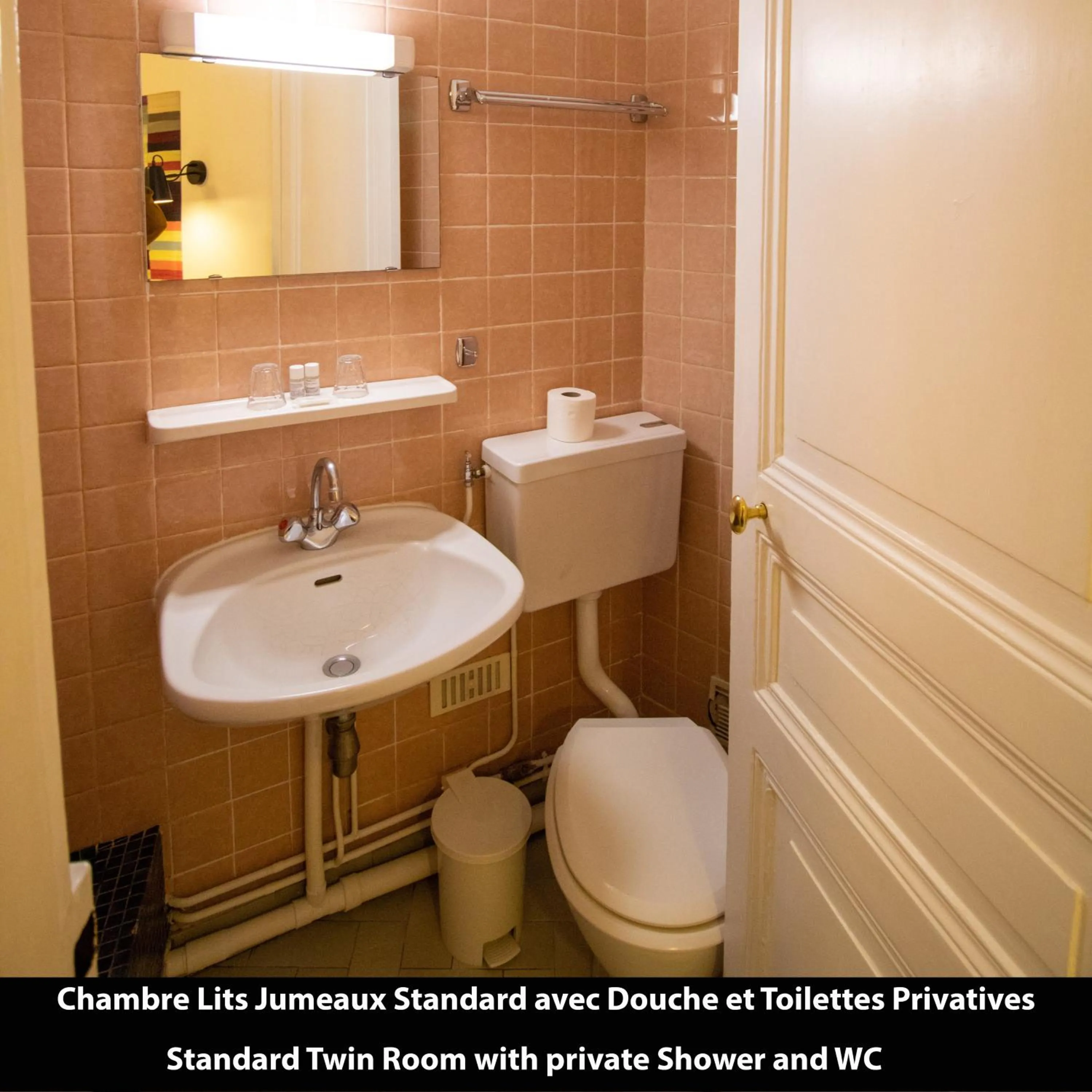 Bathroom in Port Royal Hotel