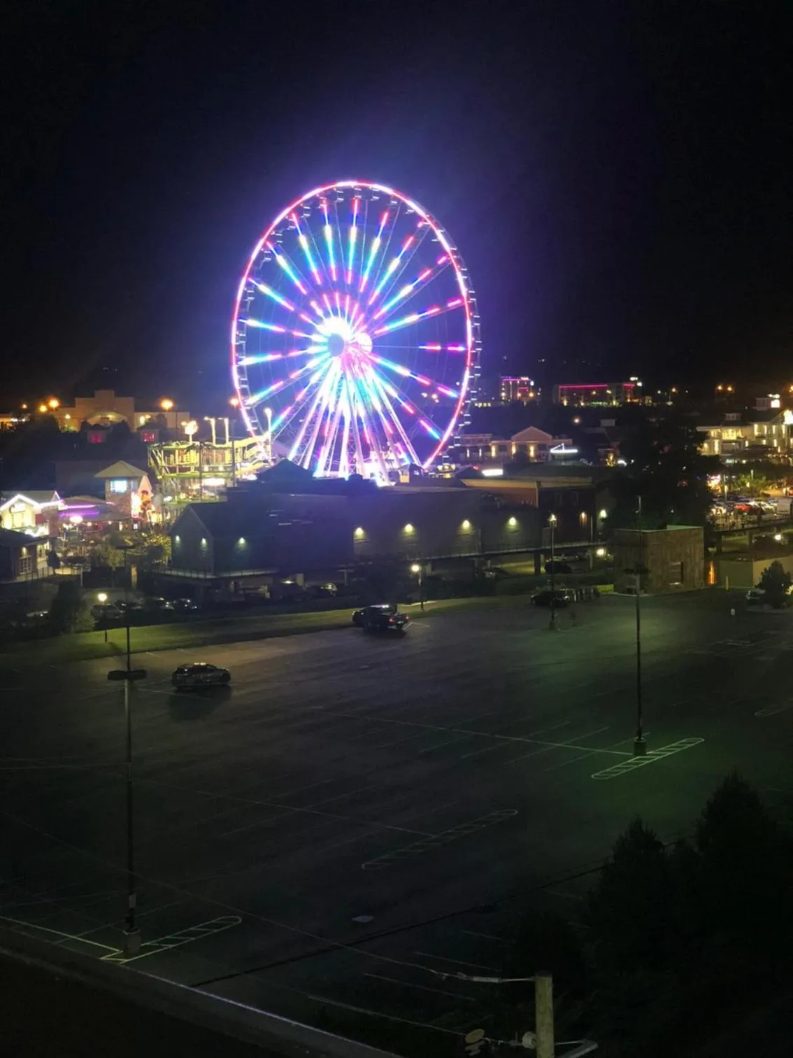 Night in Mountain Vista Inn & Suites - Walking Distance to the Island