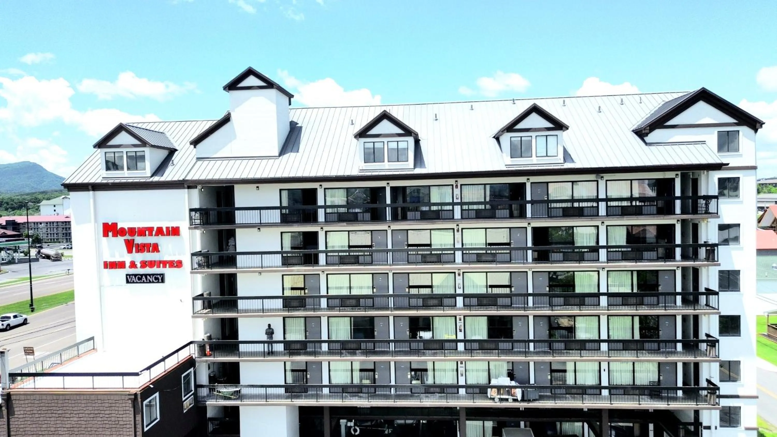 Property building in Mountain Vista Inn & Suites - Walking Distance to the Island