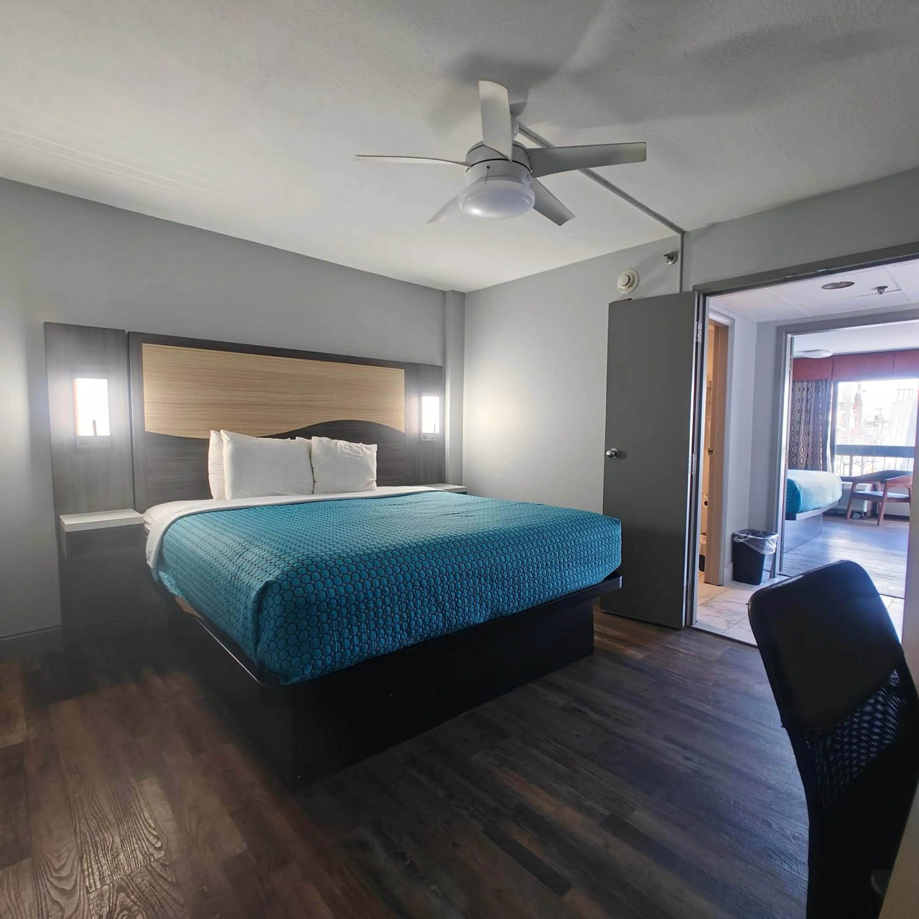 Bed in Mountain Vista Inn & Suites - Walking Distance to the Island