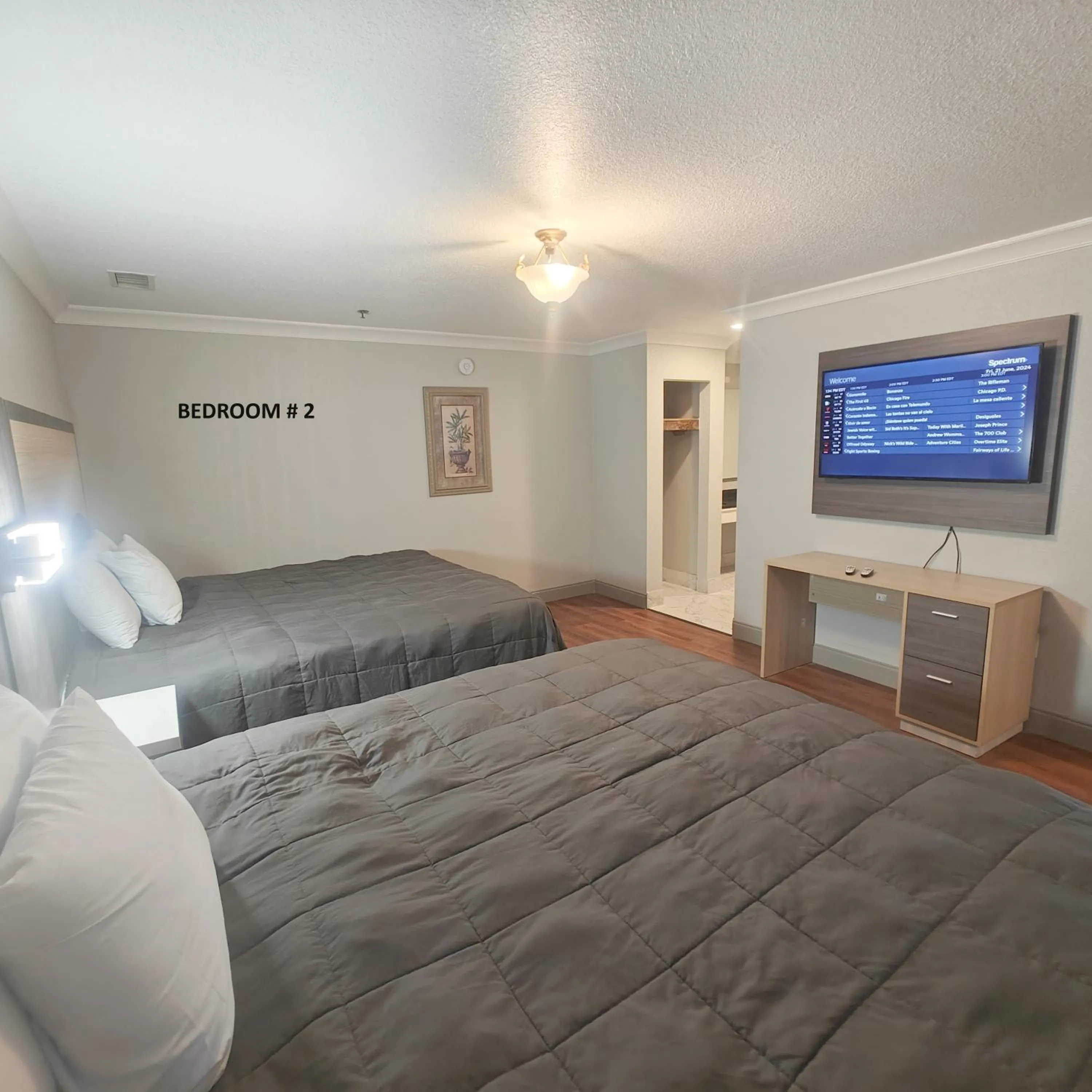 Bed in Mountain Vista Inn & Suites - Walking Distance to the Island