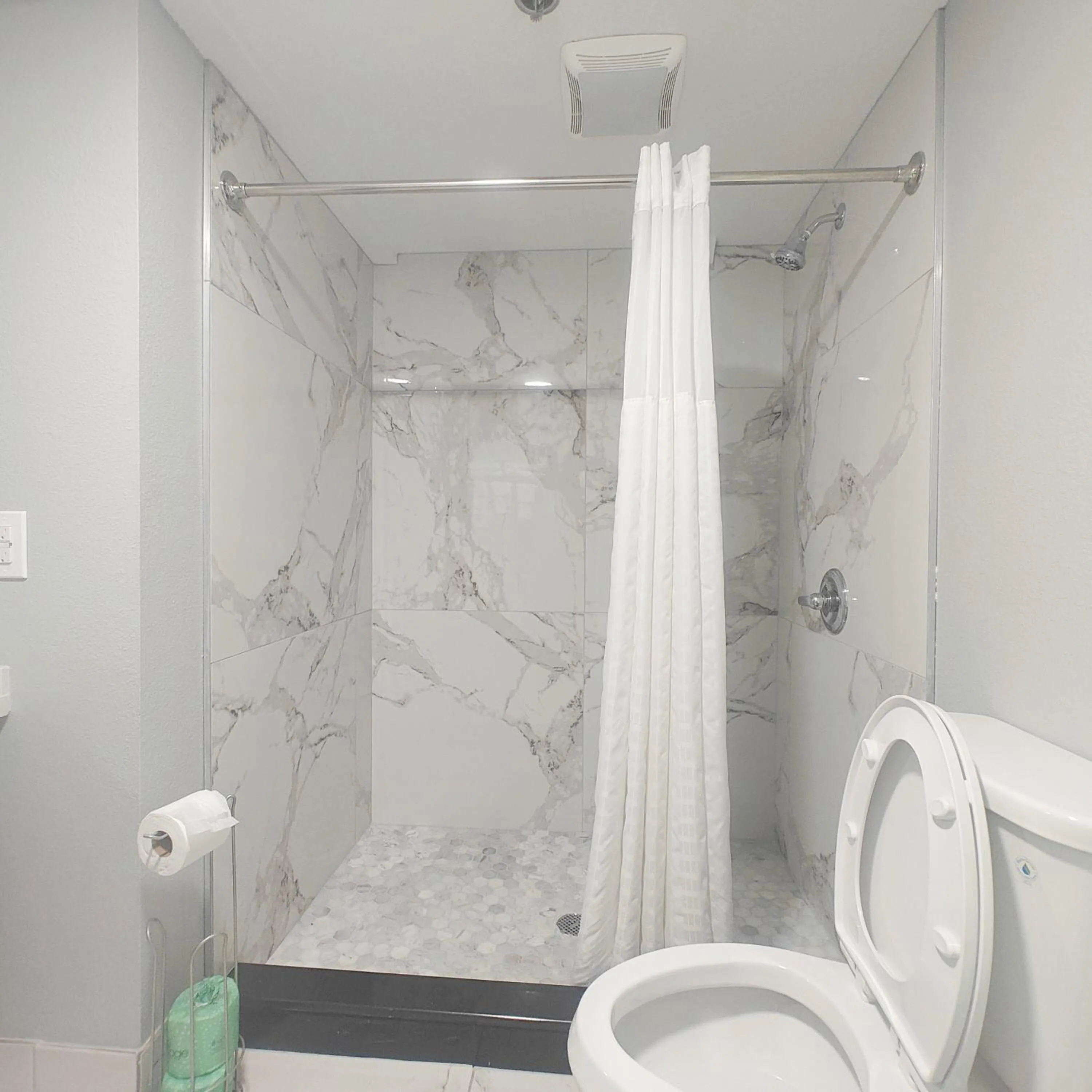 Bathroom in Mountain Vista Inn & Suites - Walking Distance to the Island