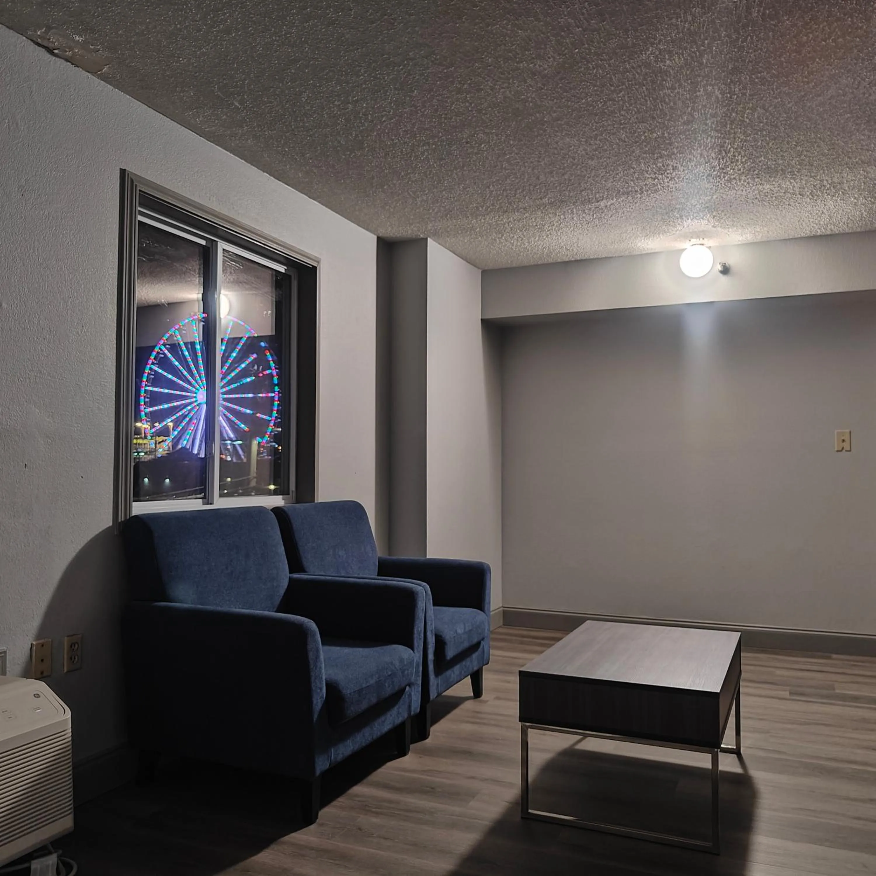 Living room in Mountain Vista Inn & Suites - Walking Distance to the Island