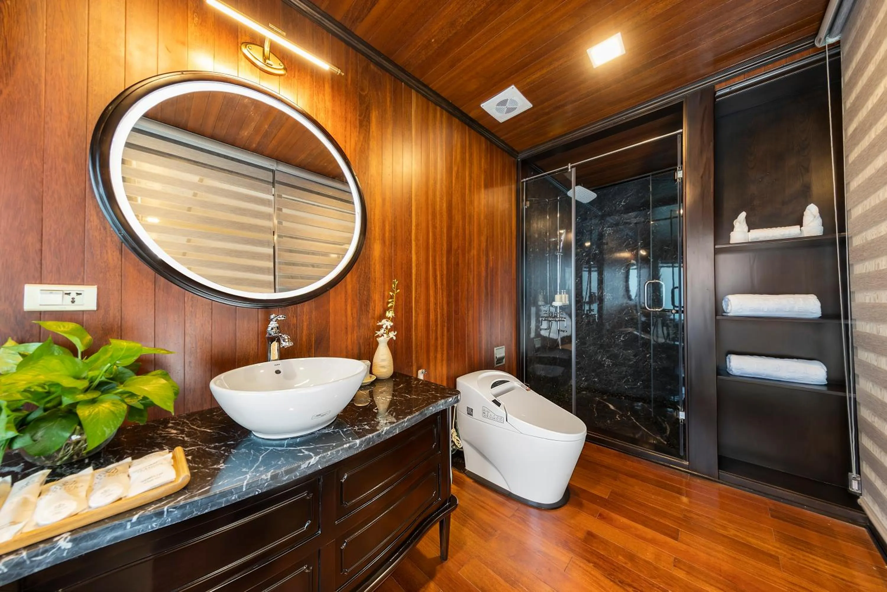 Bathroom in La Regina Legend Cruise