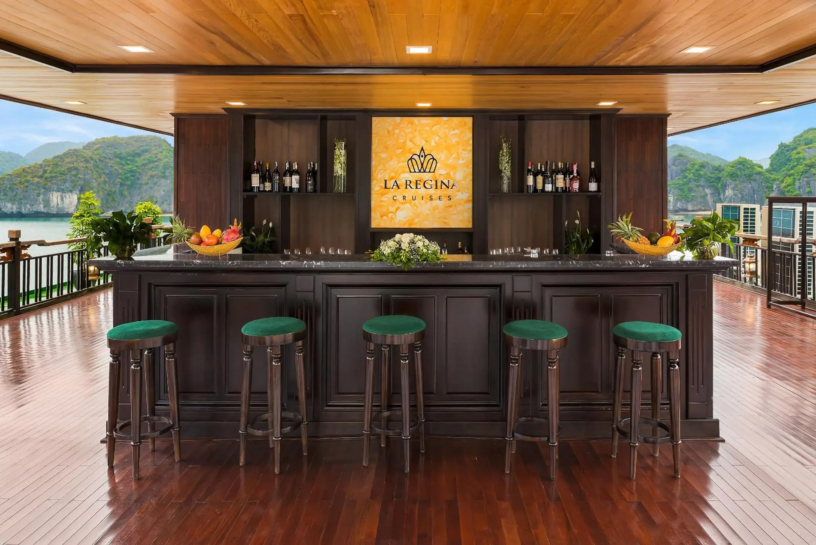 Lounge or bar in La Regina Legend Cruise Lounge or bar in La Regina Legend Cruise