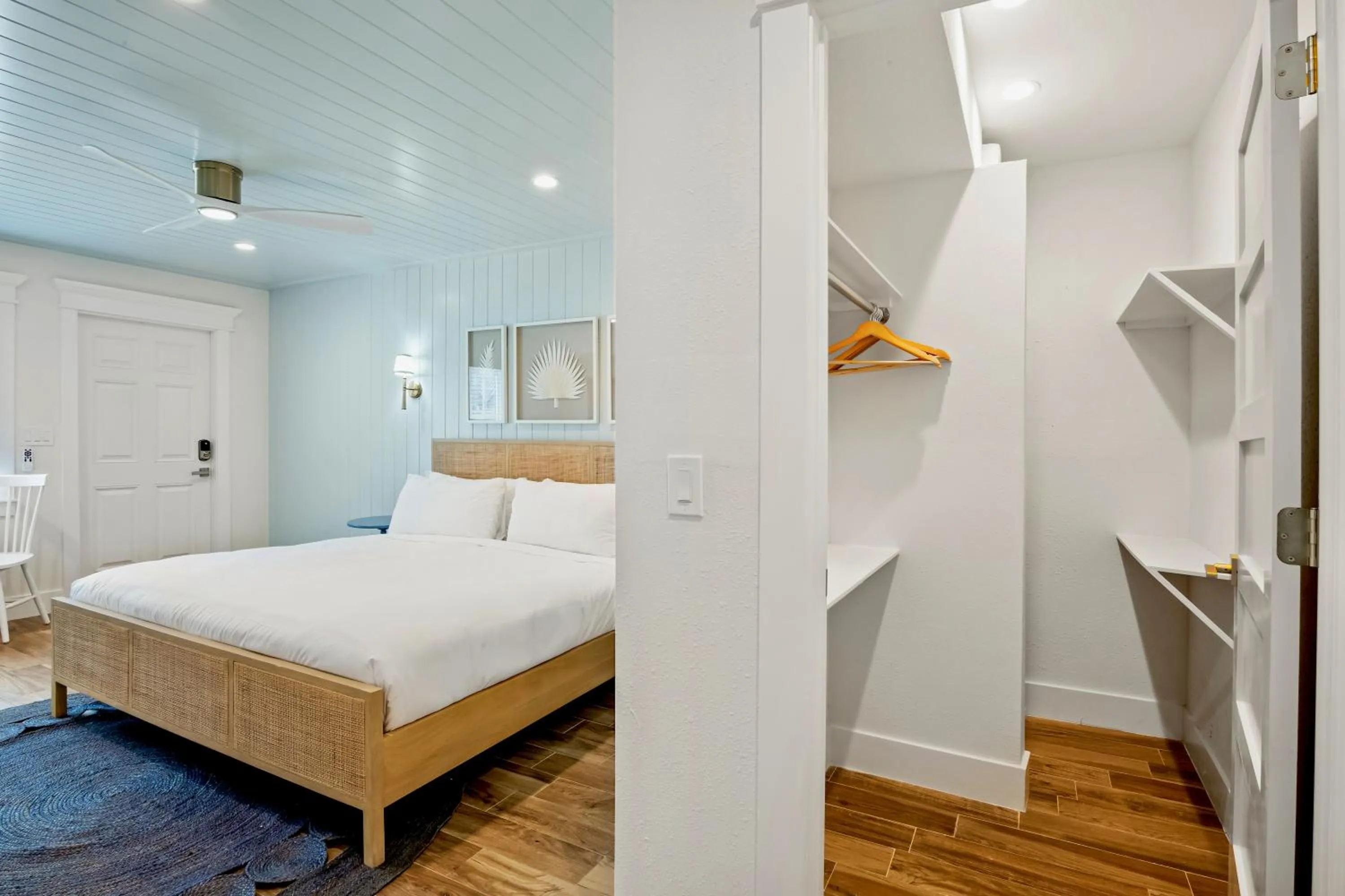 Bed in Tropical Breeze Resort