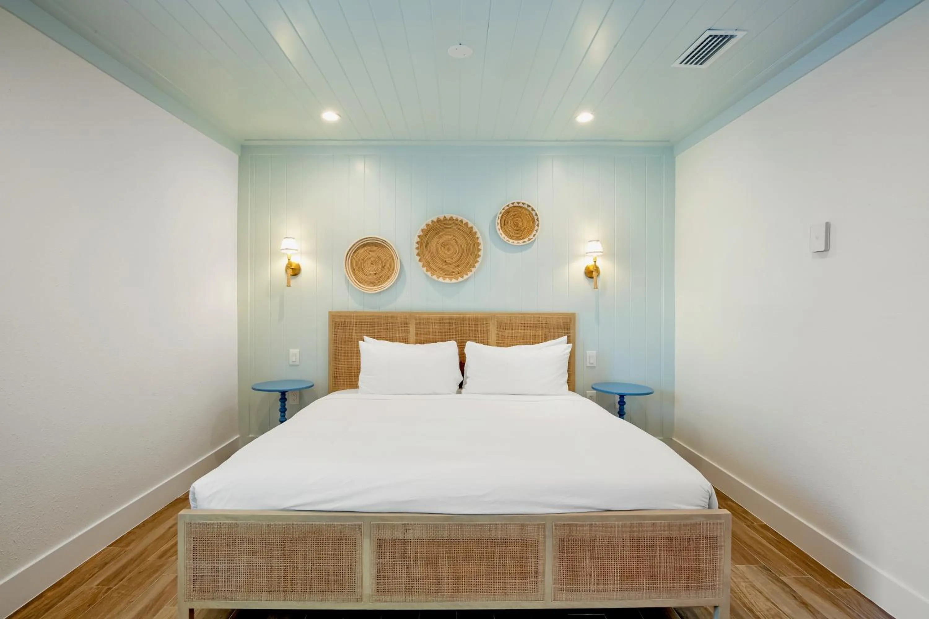 Bed in Tropical Breeze Resort