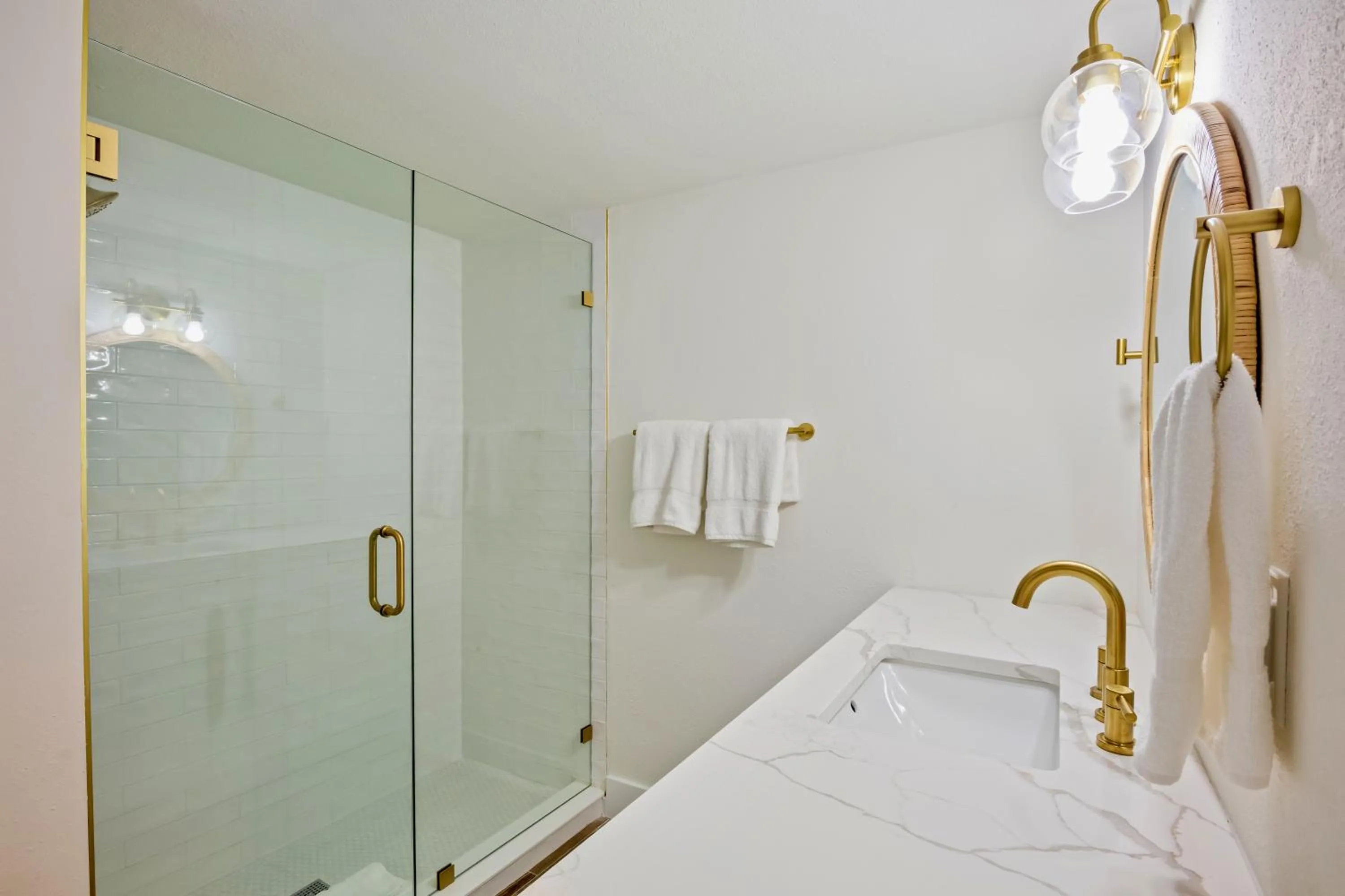 Bed in Tropical Breeze Resort