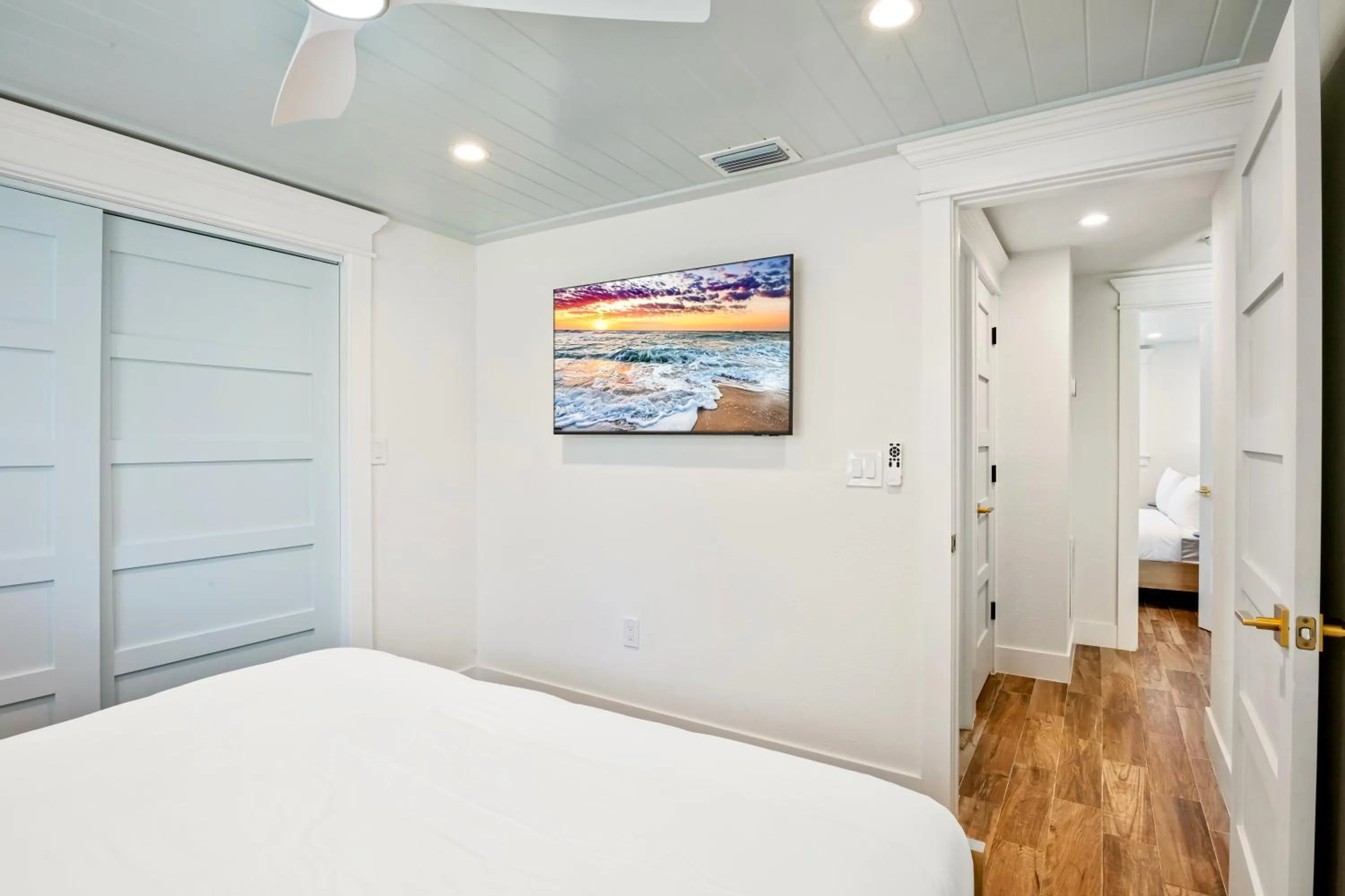 Bed in Tropical Breeze Resort