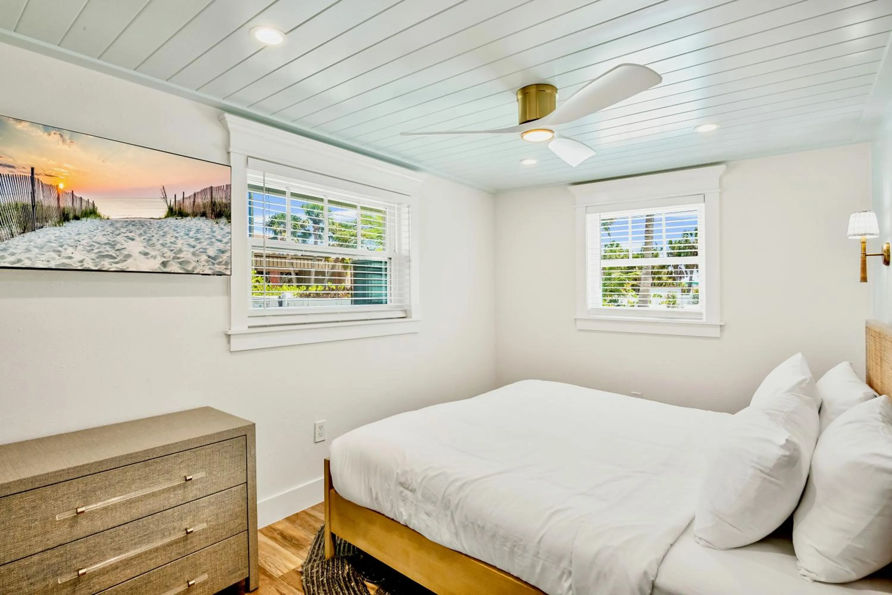 Bed in Tropical Breeze Resort