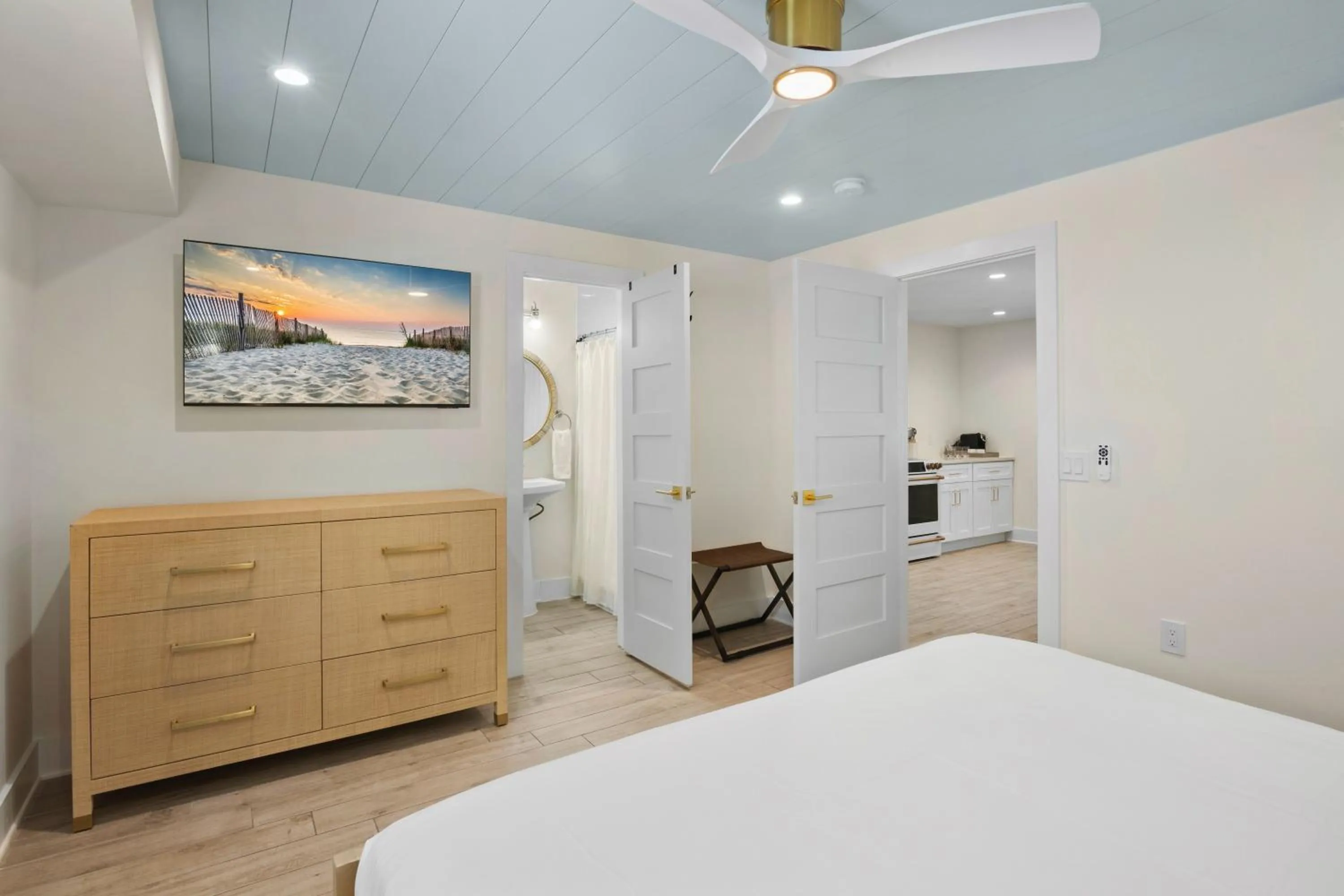 Bed in Tropical Breeze Resort