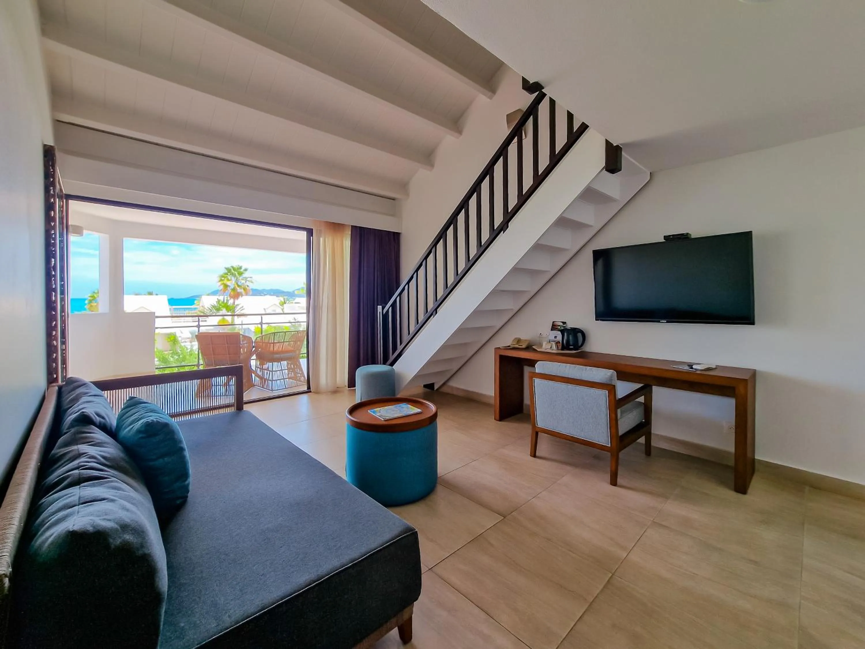 TV and multimedia in Hommage Hotel & Residences