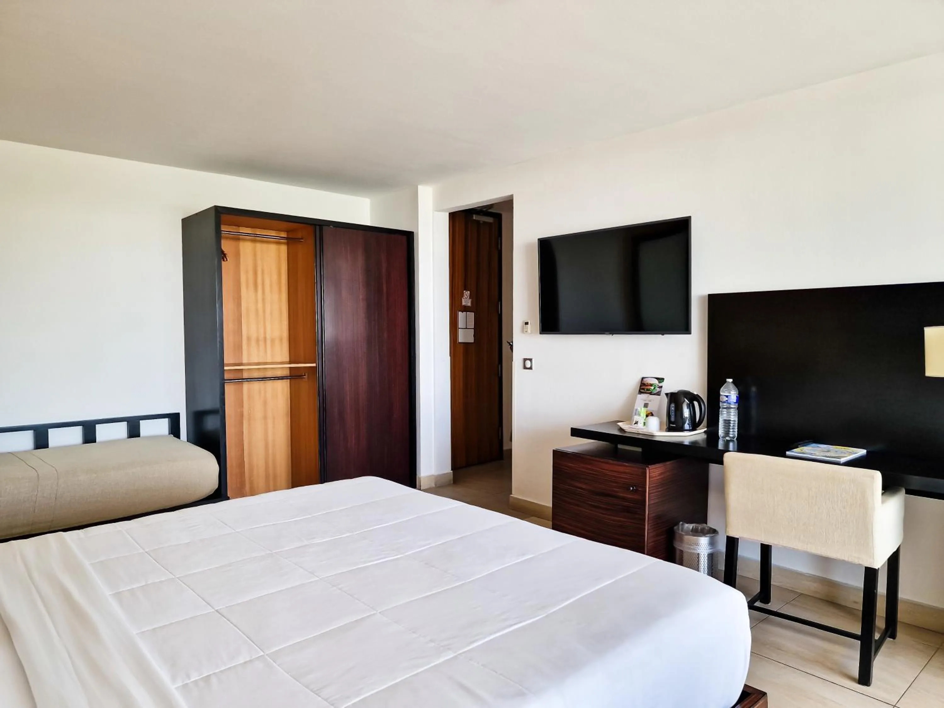 Property building, Bed in Hommage Hotel & Residences