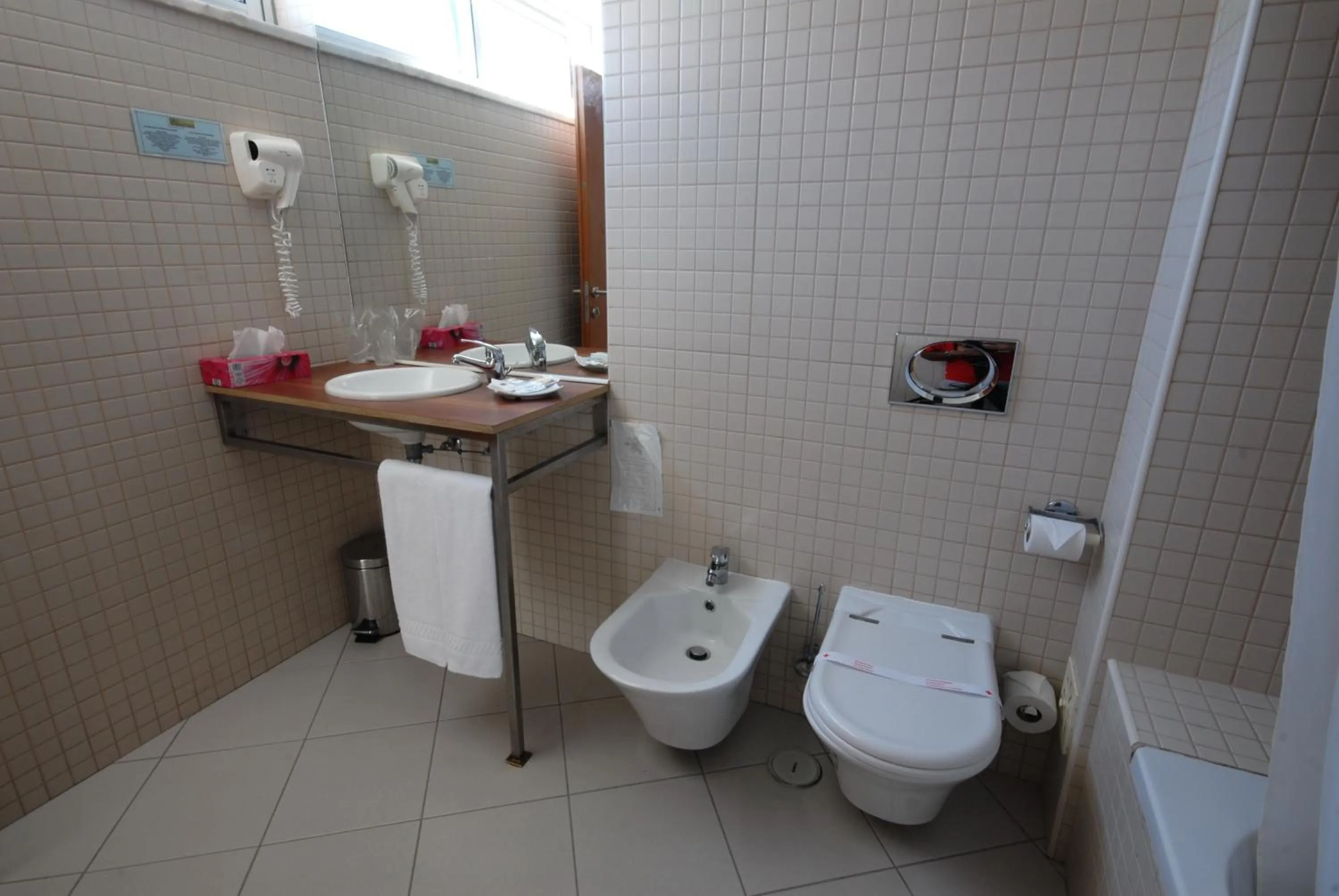 Shower in Hotel Sao Sebastiao de Boliqueime