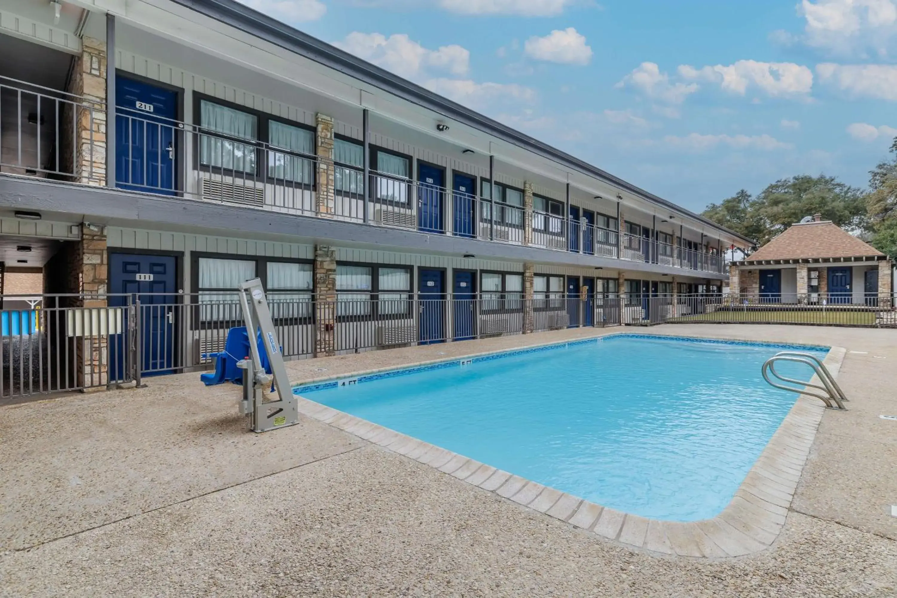 Pool view in Motel 6 Boerne TX Pool view in Motel 6 Boerne TX