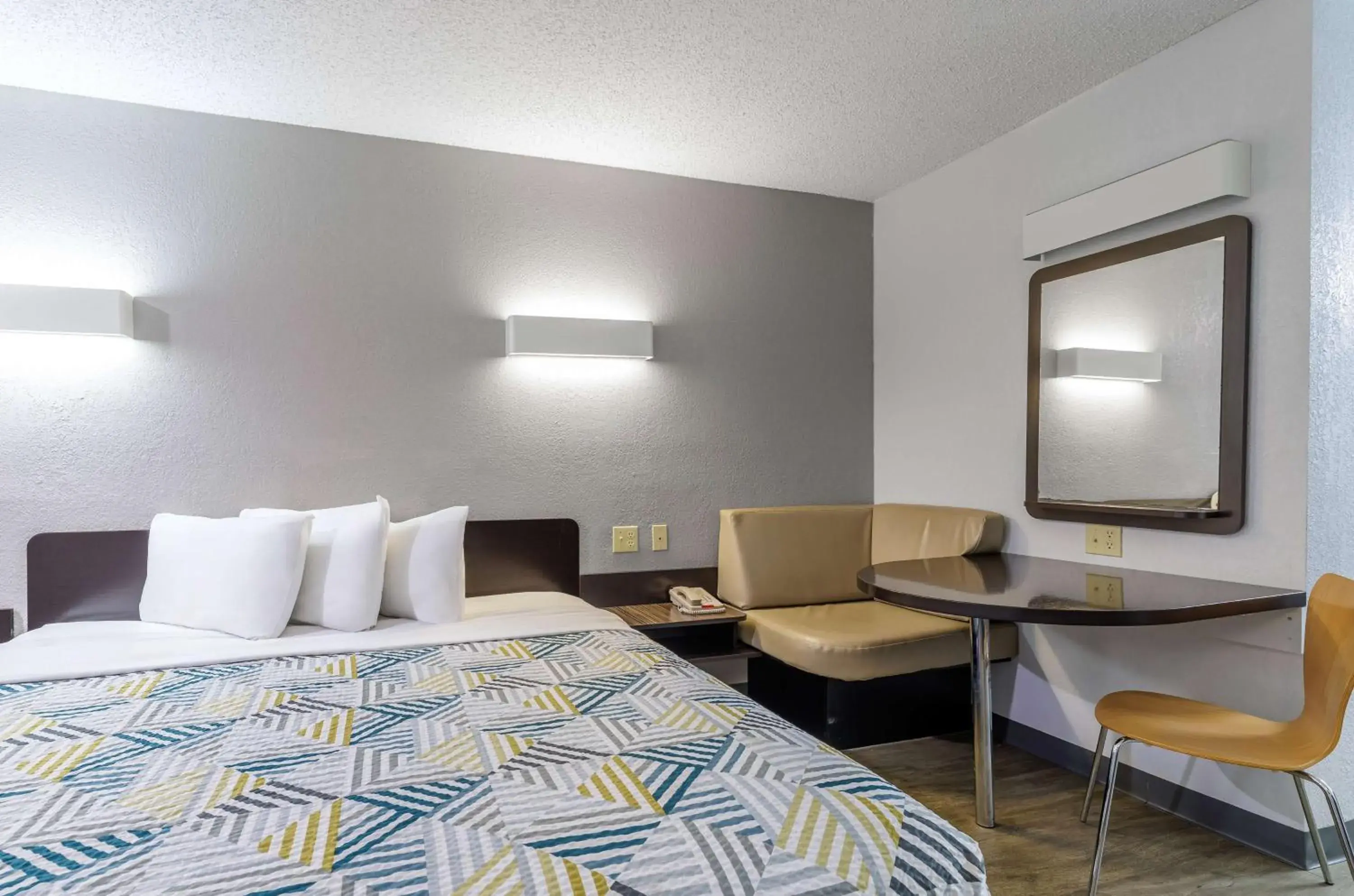 Bedroom, Bed in Motel 6 Boerne TX Bedroom, Bed in Motel 6 Boerne TX