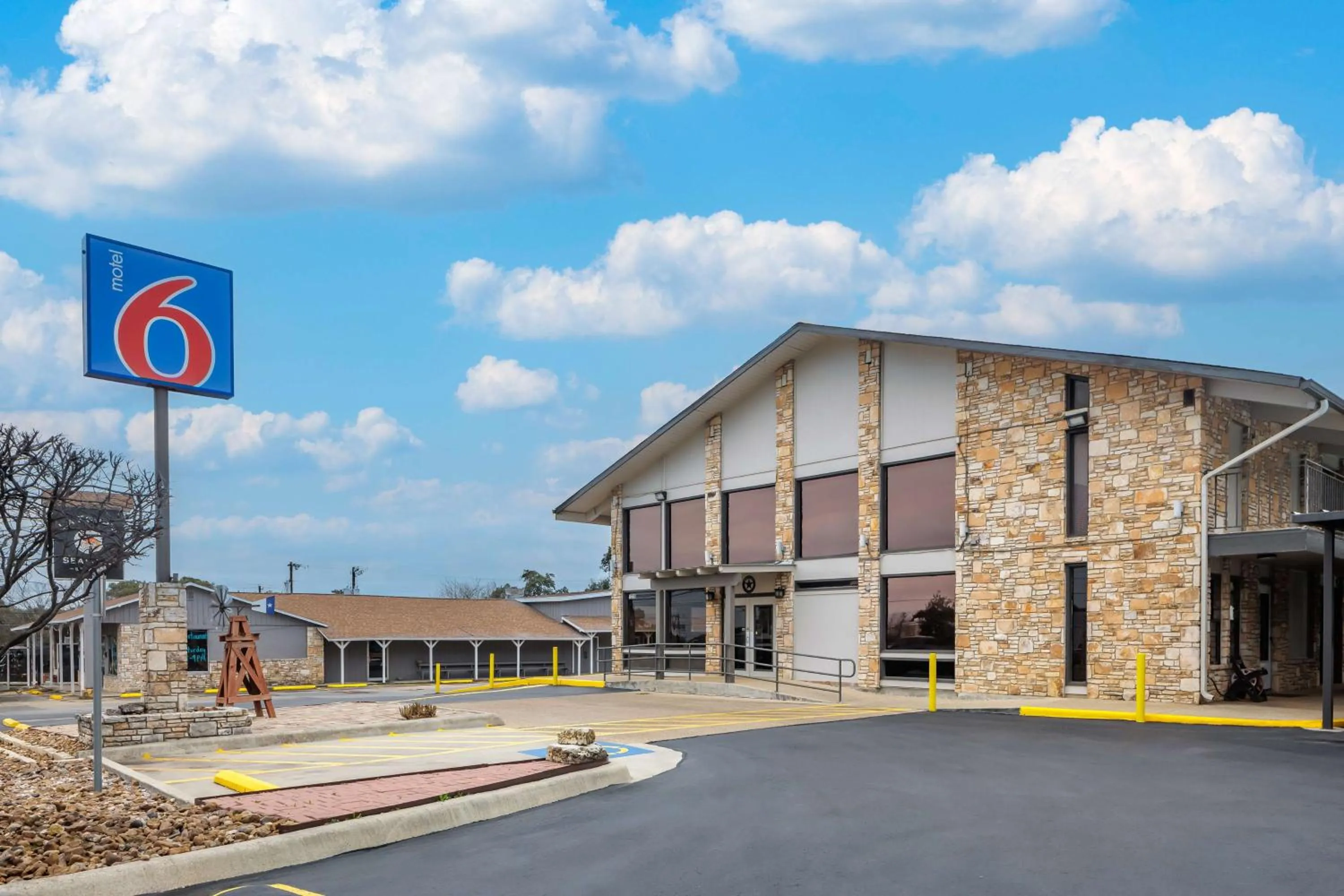 Property building in Motel 6 Boerne TX